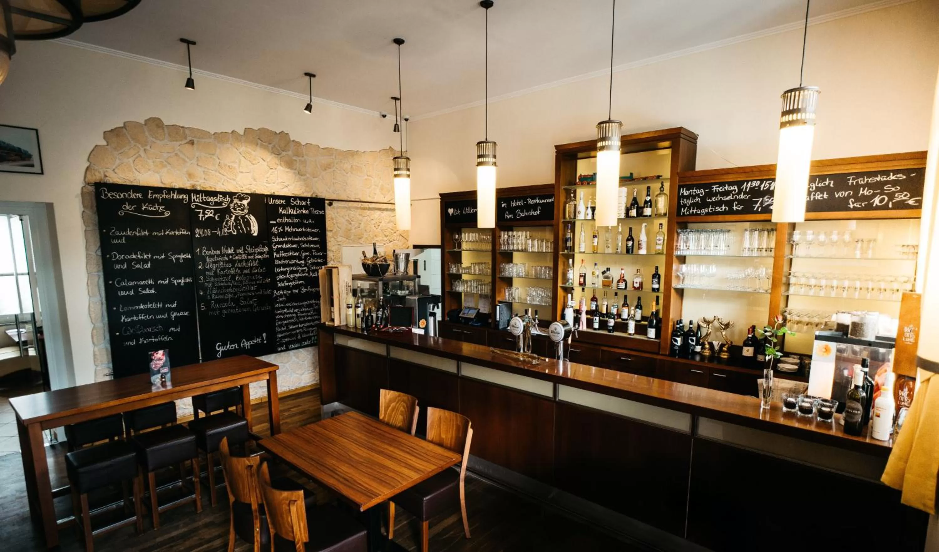 Restaurant/places to eat in Hotel am Bahnhof