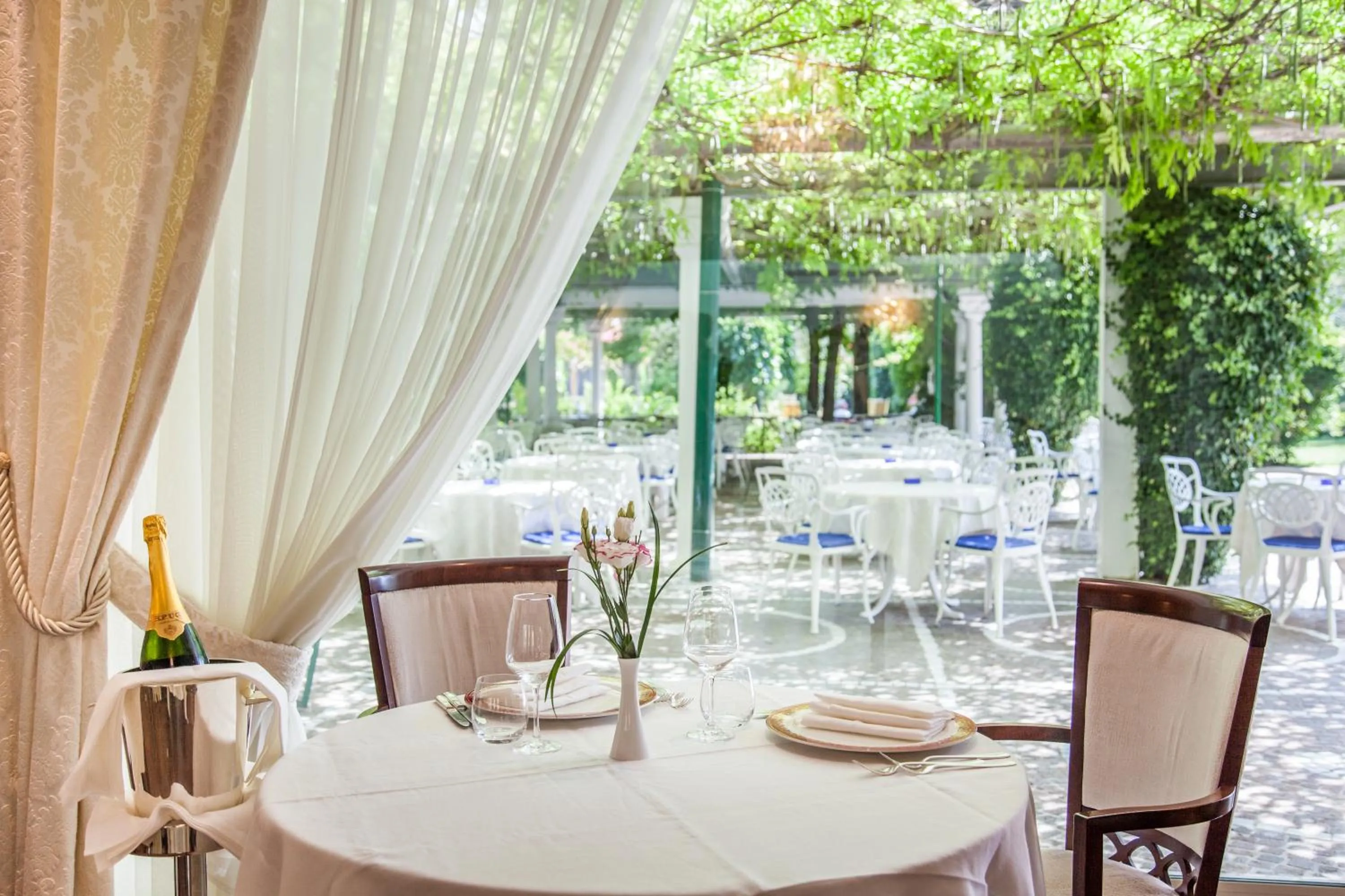 Restaurant/places to eat in Hotel Aurelia