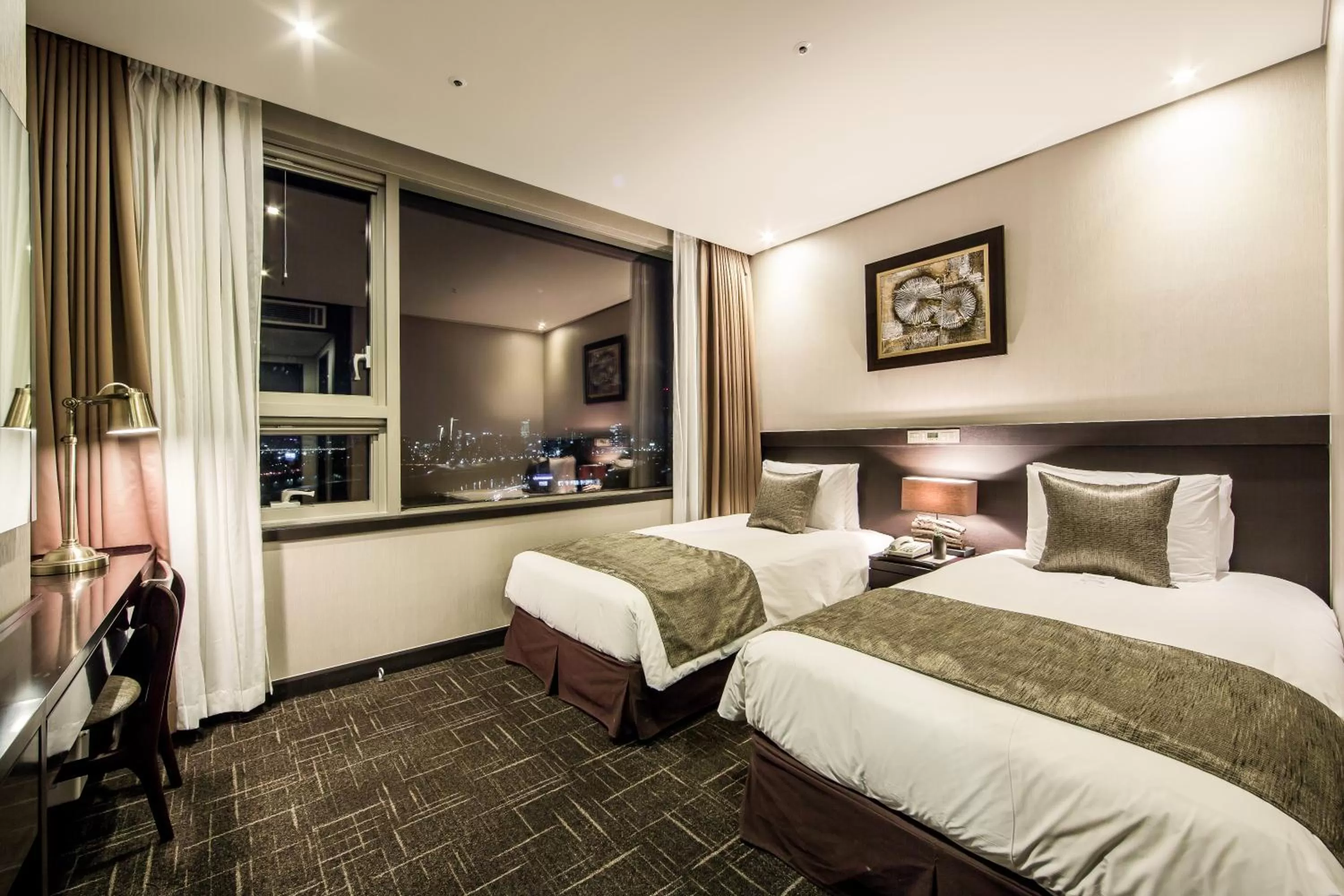 Bedroom, Bed in Golden Seoul Hotel