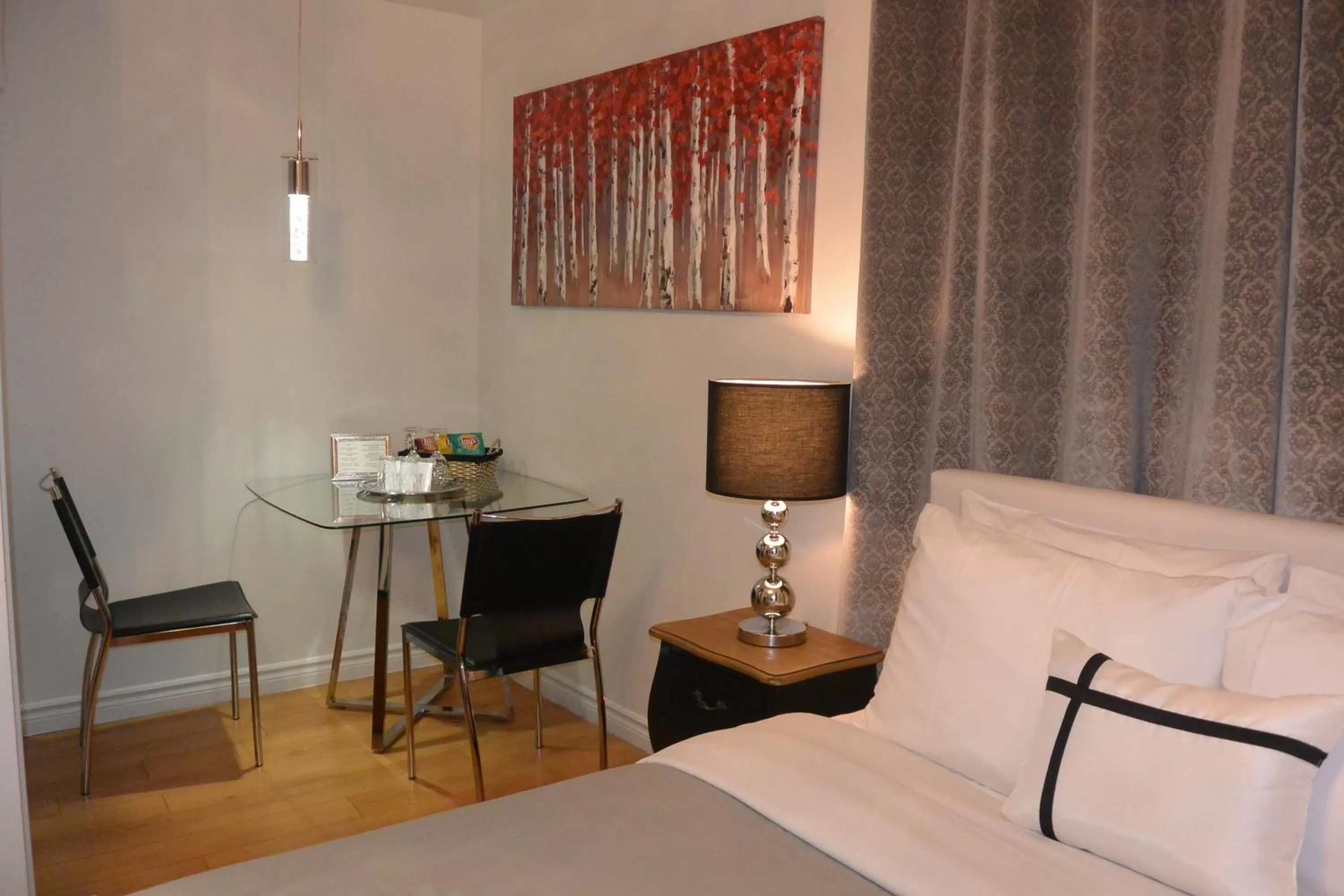 Bedroom, Bed in Manoir Sainte Genevieve