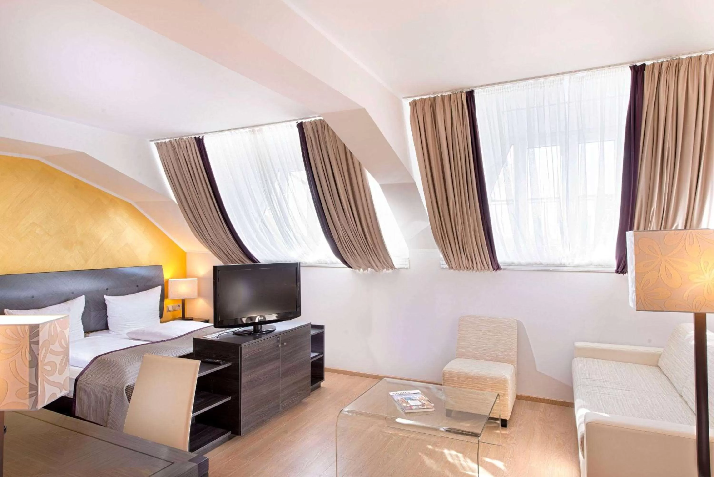 Bed in Wyndham Duisburger Hof