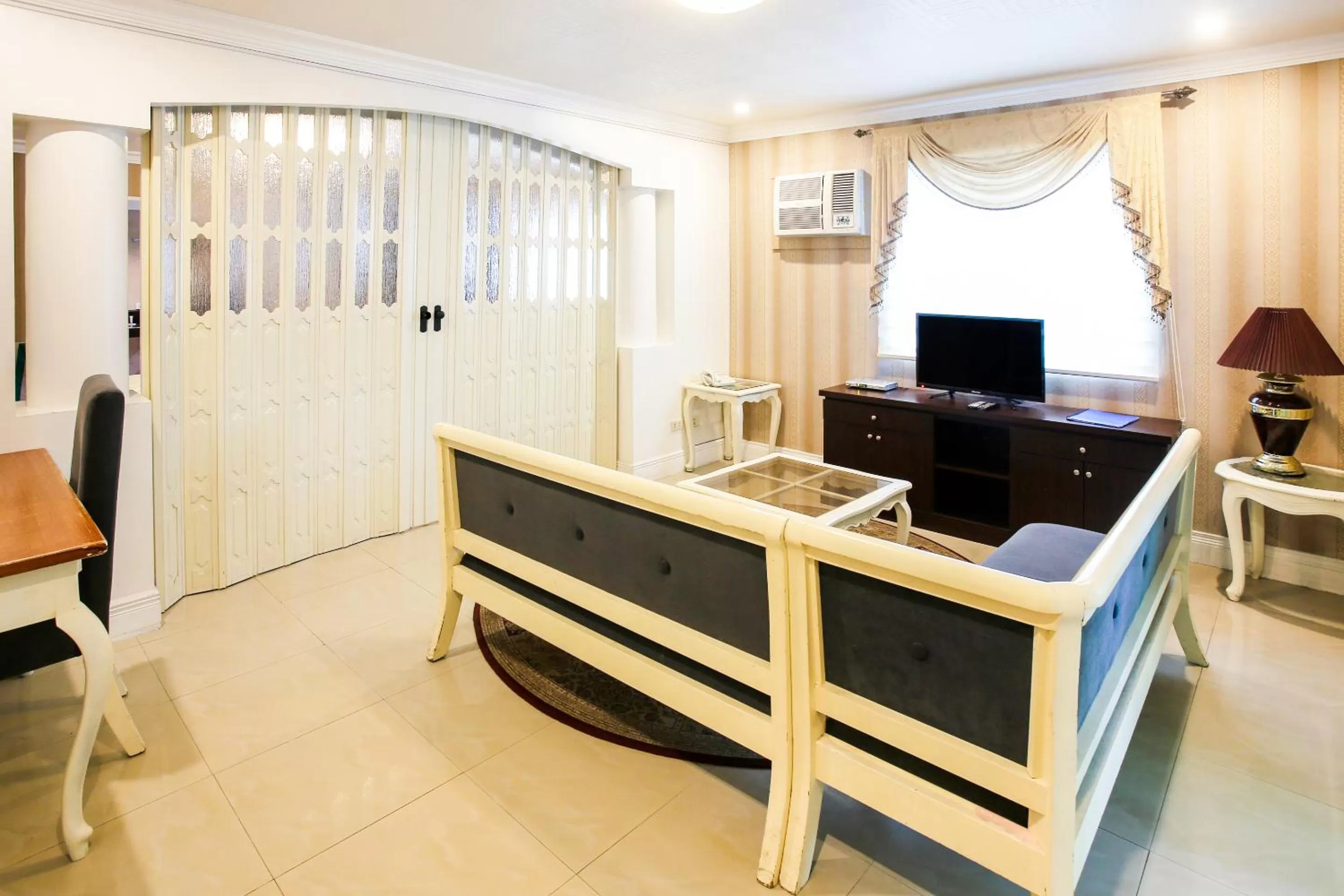 TV and multimedia in Hotel Euroasia By BLUEBOOKERS