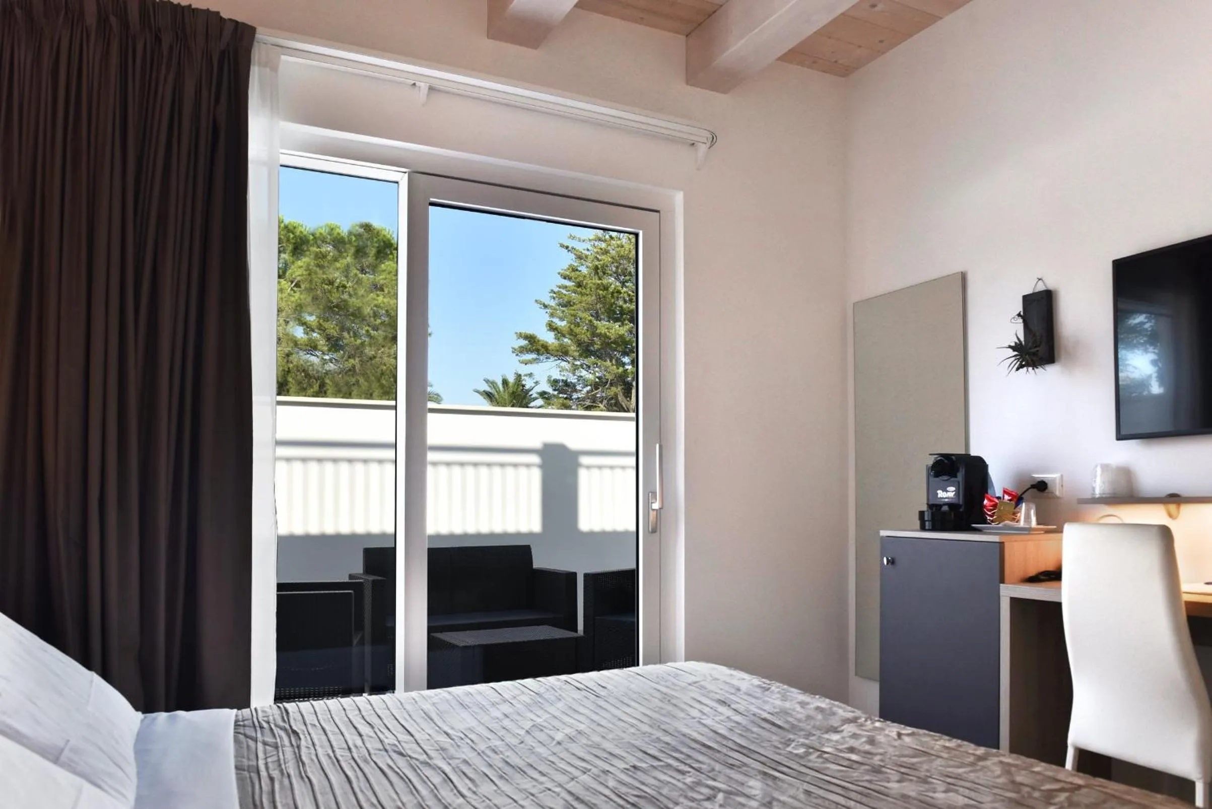 Patio, Bed in Casablanca Hotel