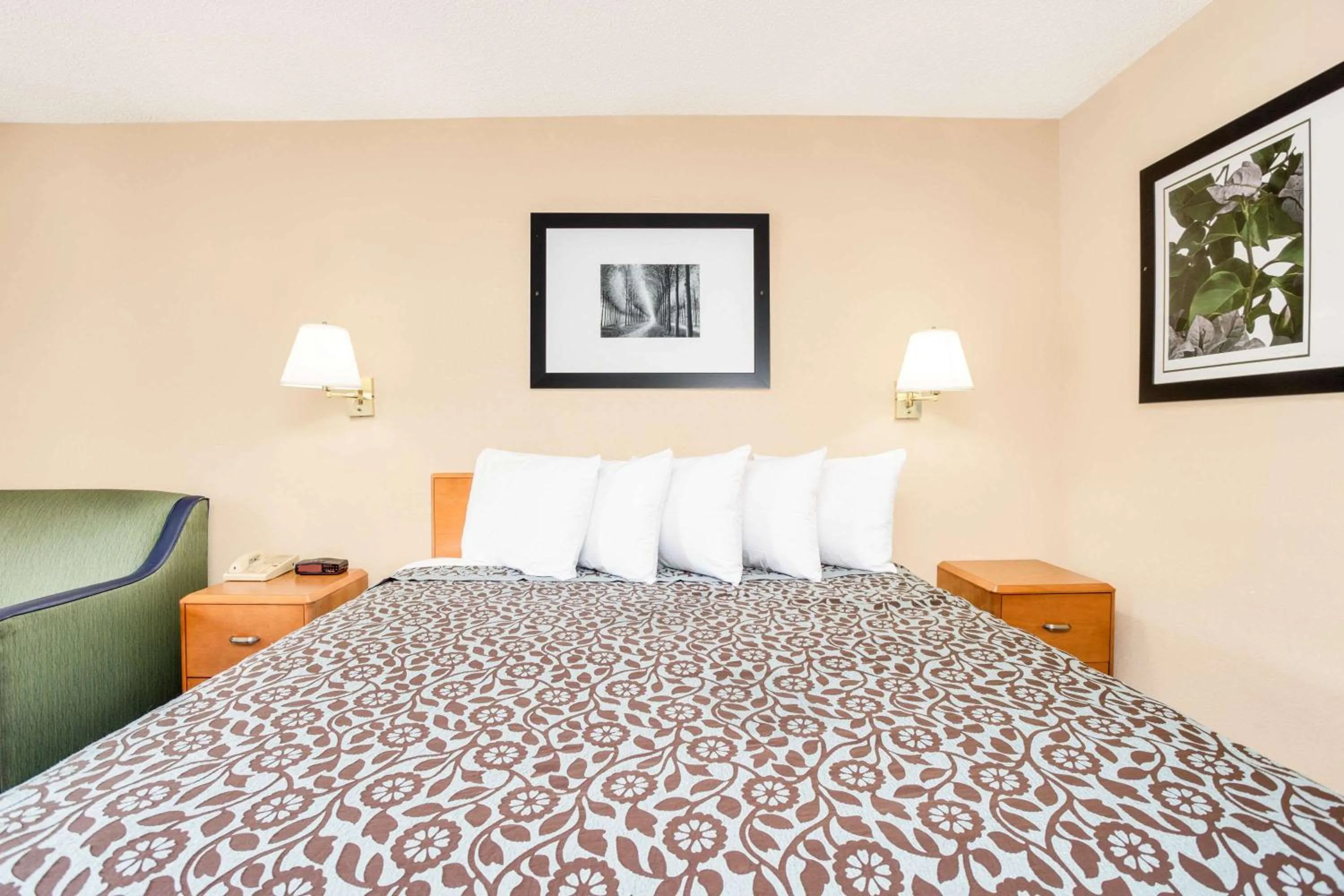 Photo of the whole room, Bed in Days Inn by Wyndham Downtown Aiken