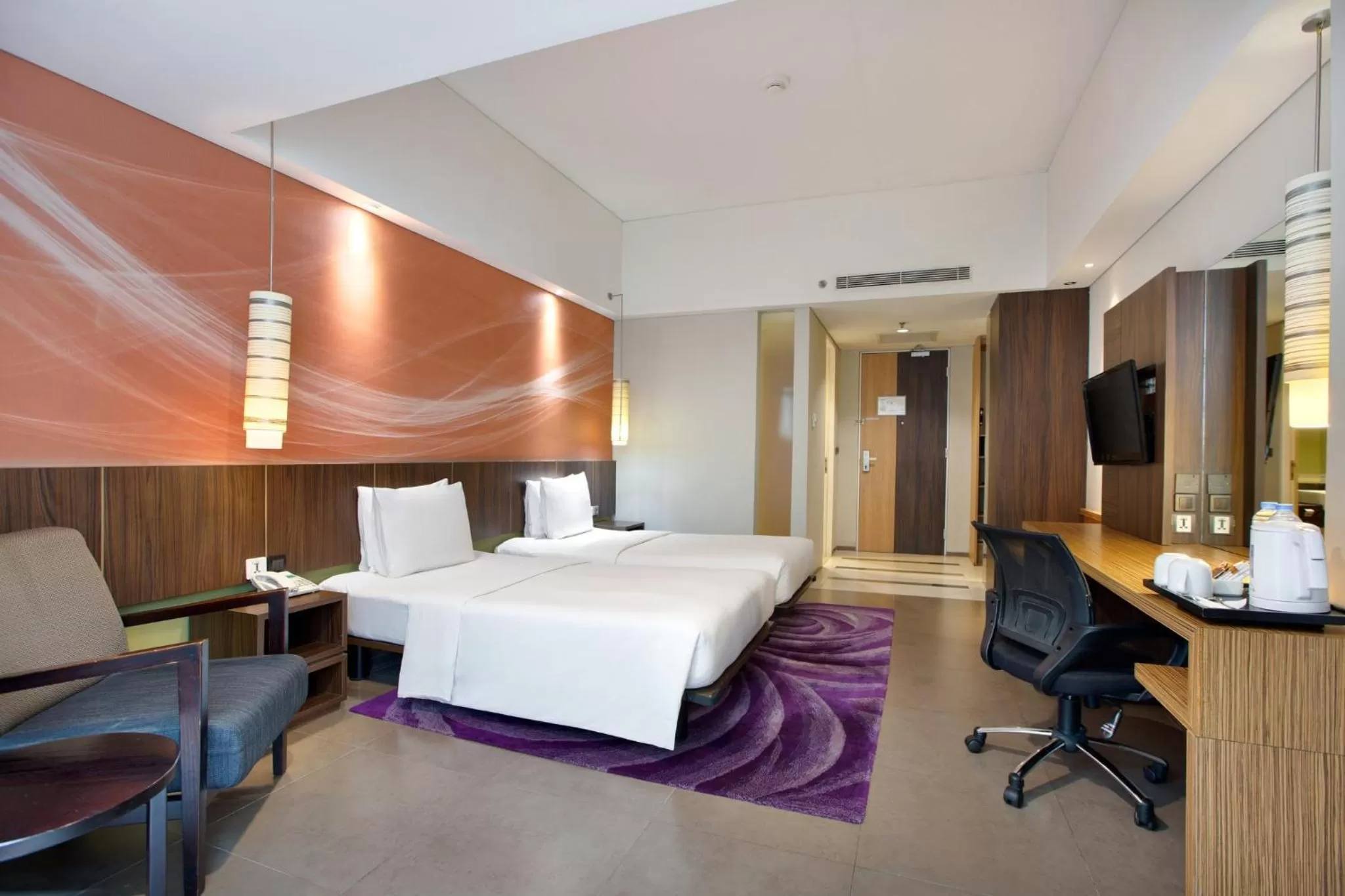 Photo of the whole room, Bed in Holiday Inn Bandung Pasteur by IHG