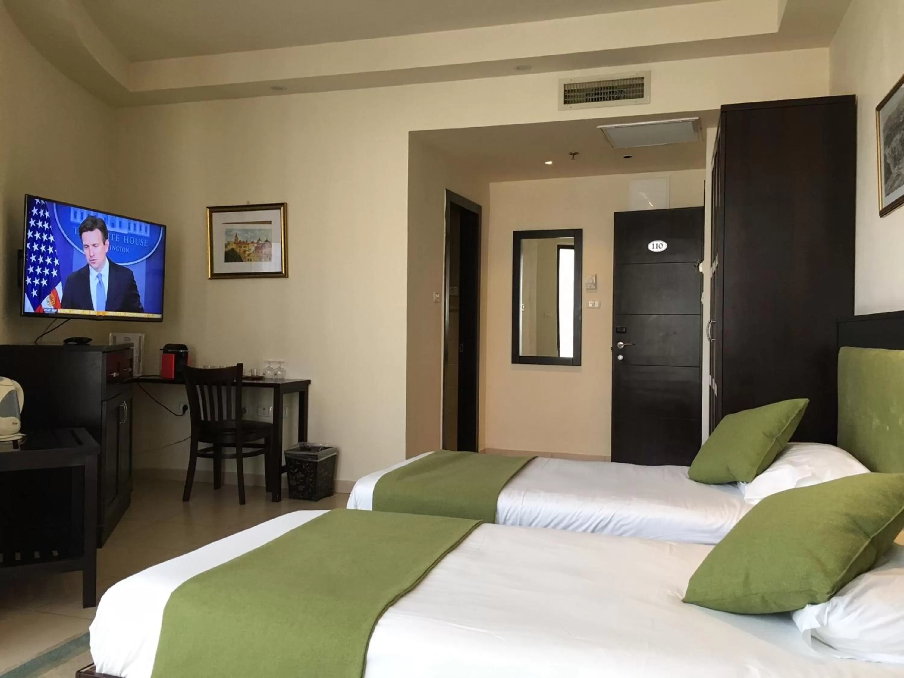 Bedroom, Bed in National Hotel - Jerusalem