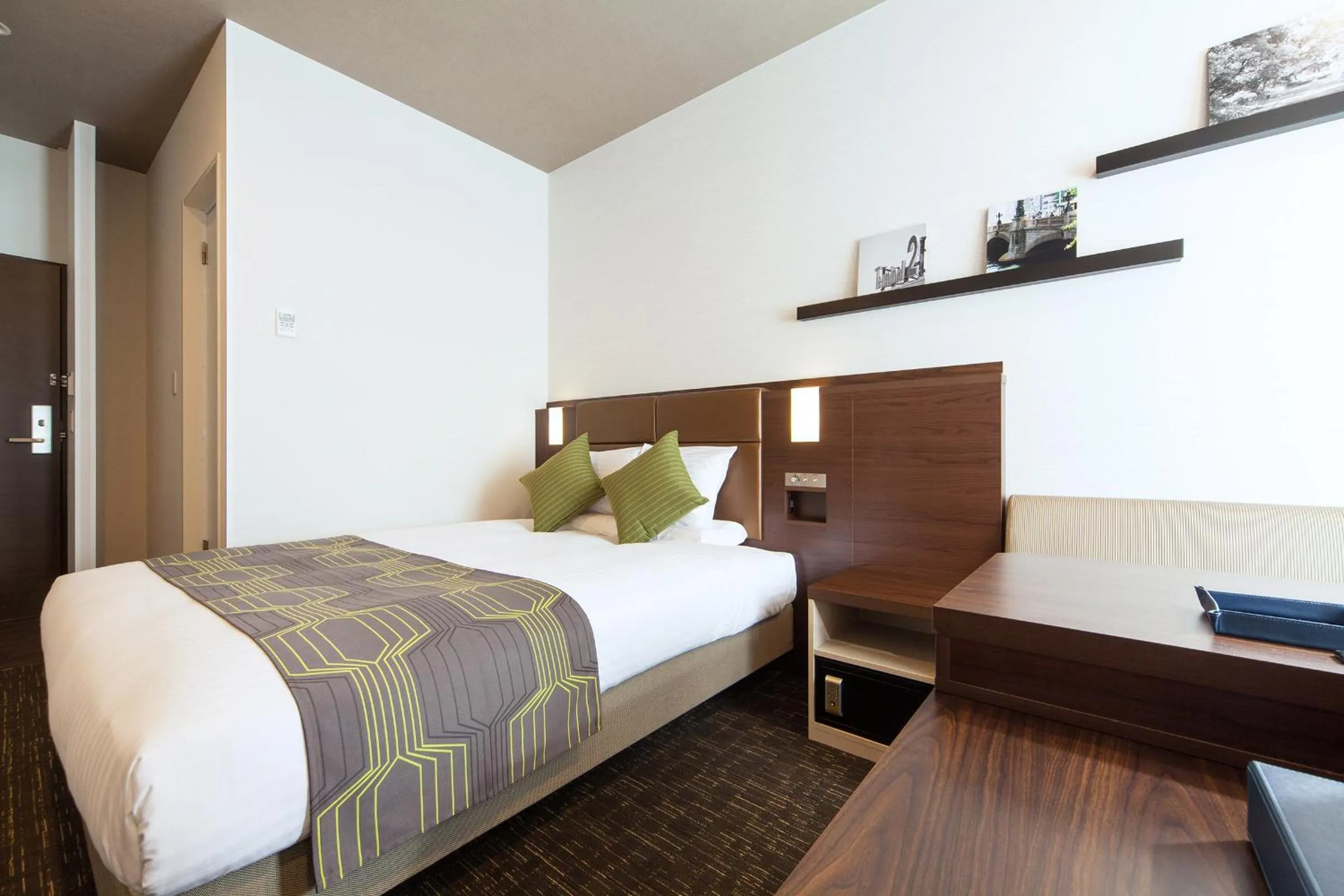 Bed in HOTEL MYSTAYS Haneda