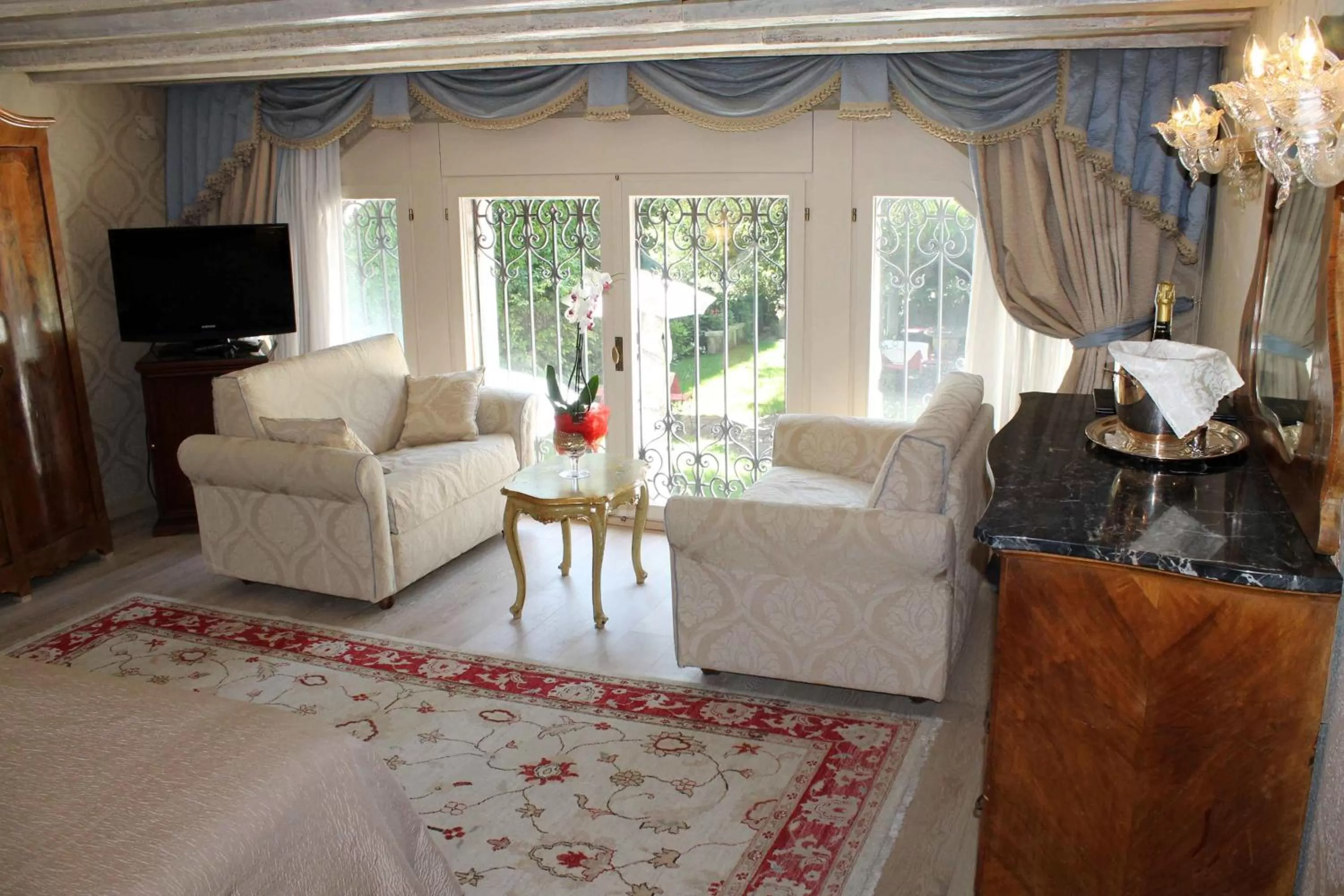 Seating area in Hotel Palazzo Abadessa