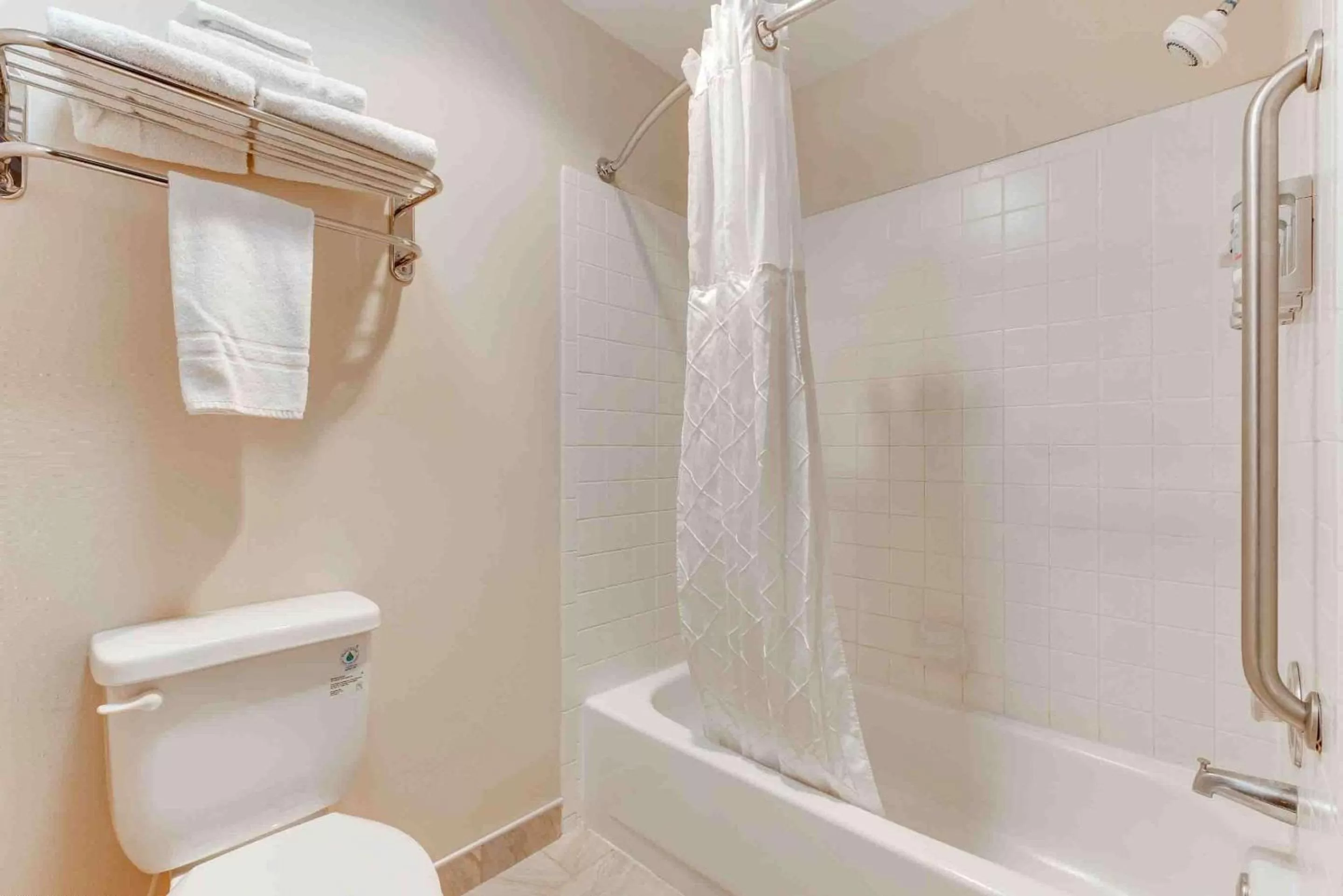 Bathroom in Best Western Movie Manor