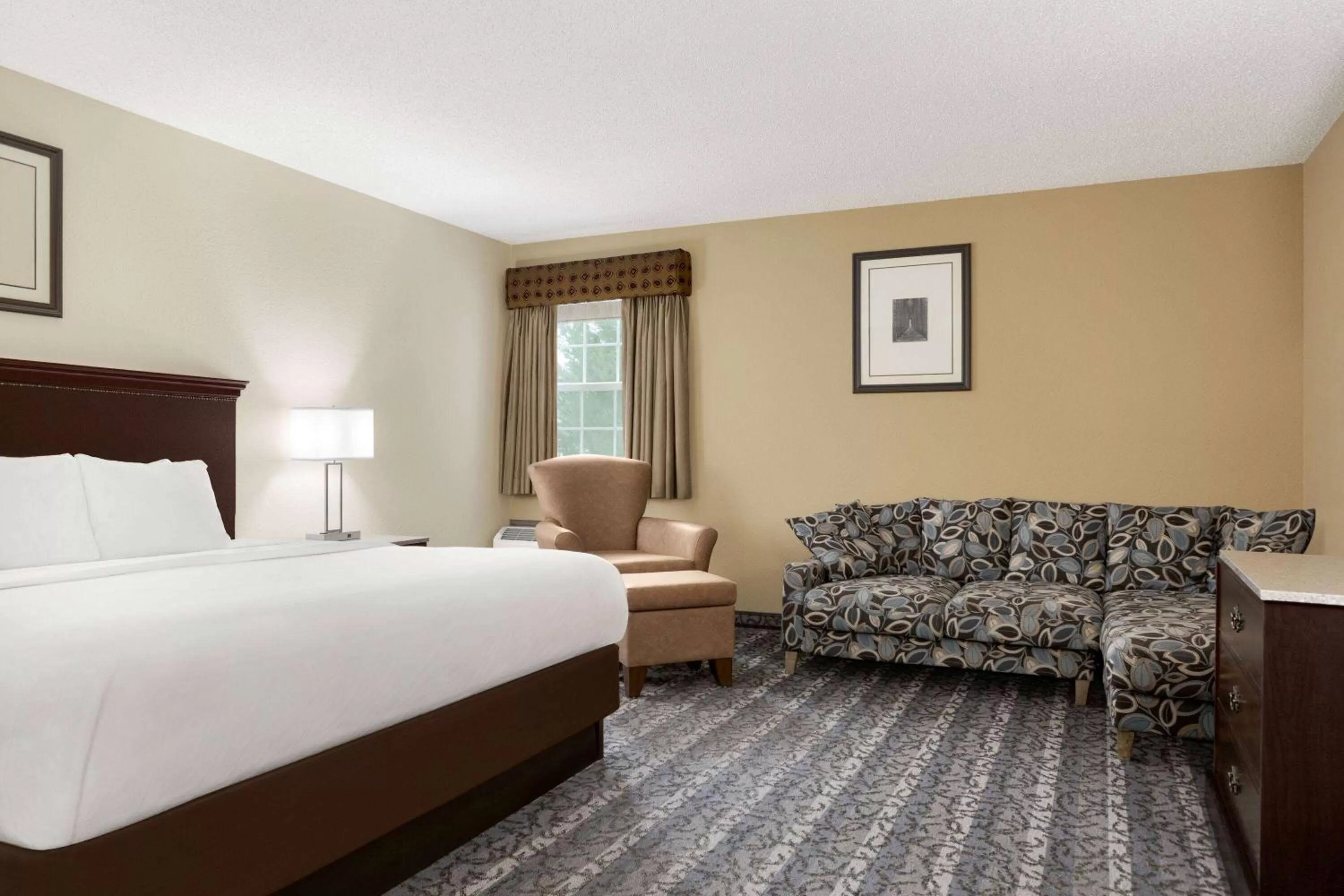 Photo of the whole room, Bed in Travelodge by Wyndham Coffeyville