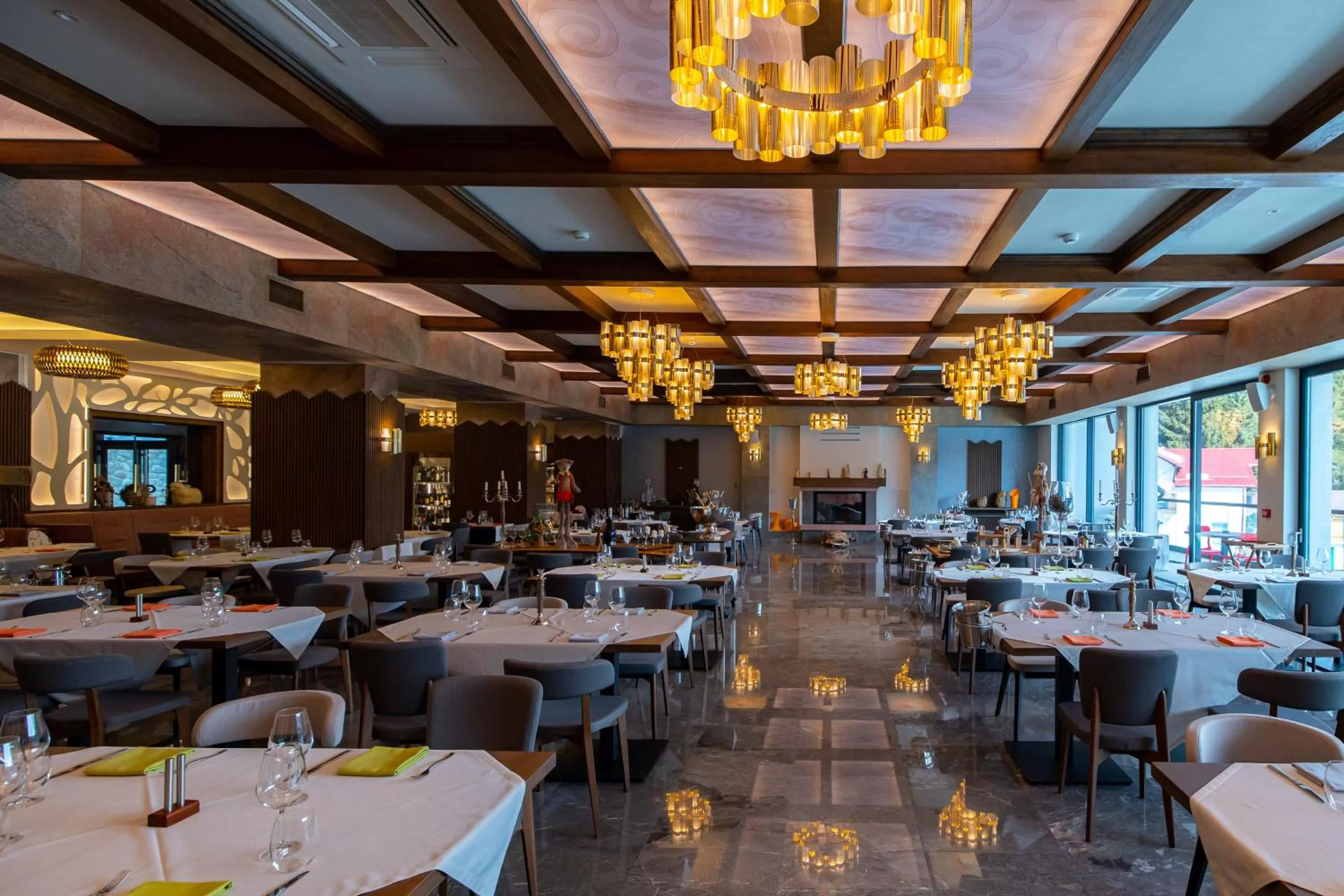 Restaurant/Places to Eat in Hotel Belmont