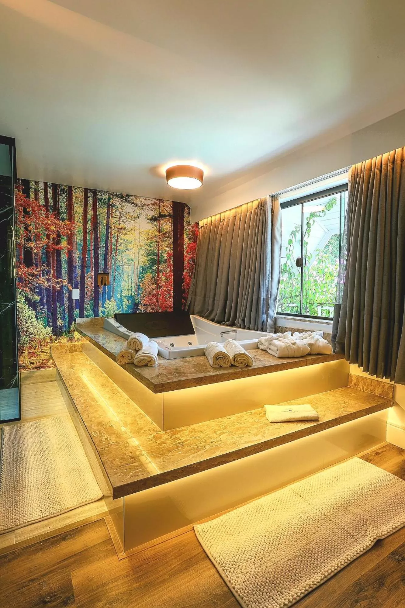 Hot Tub, Bed in Caminho das Pedras Pousada de Charme