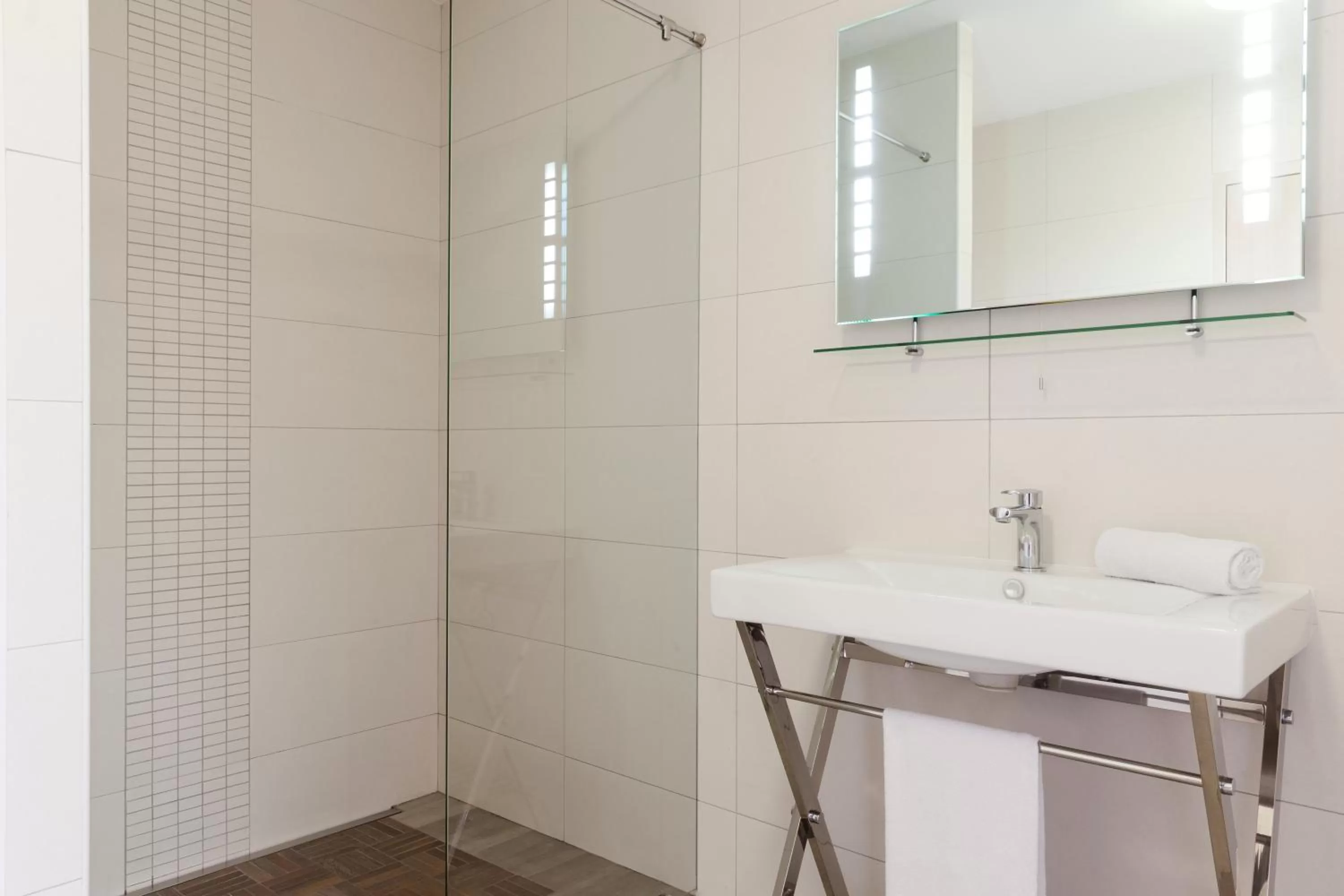 Bathroom in Charme Hôtel, Montbéliard Sud