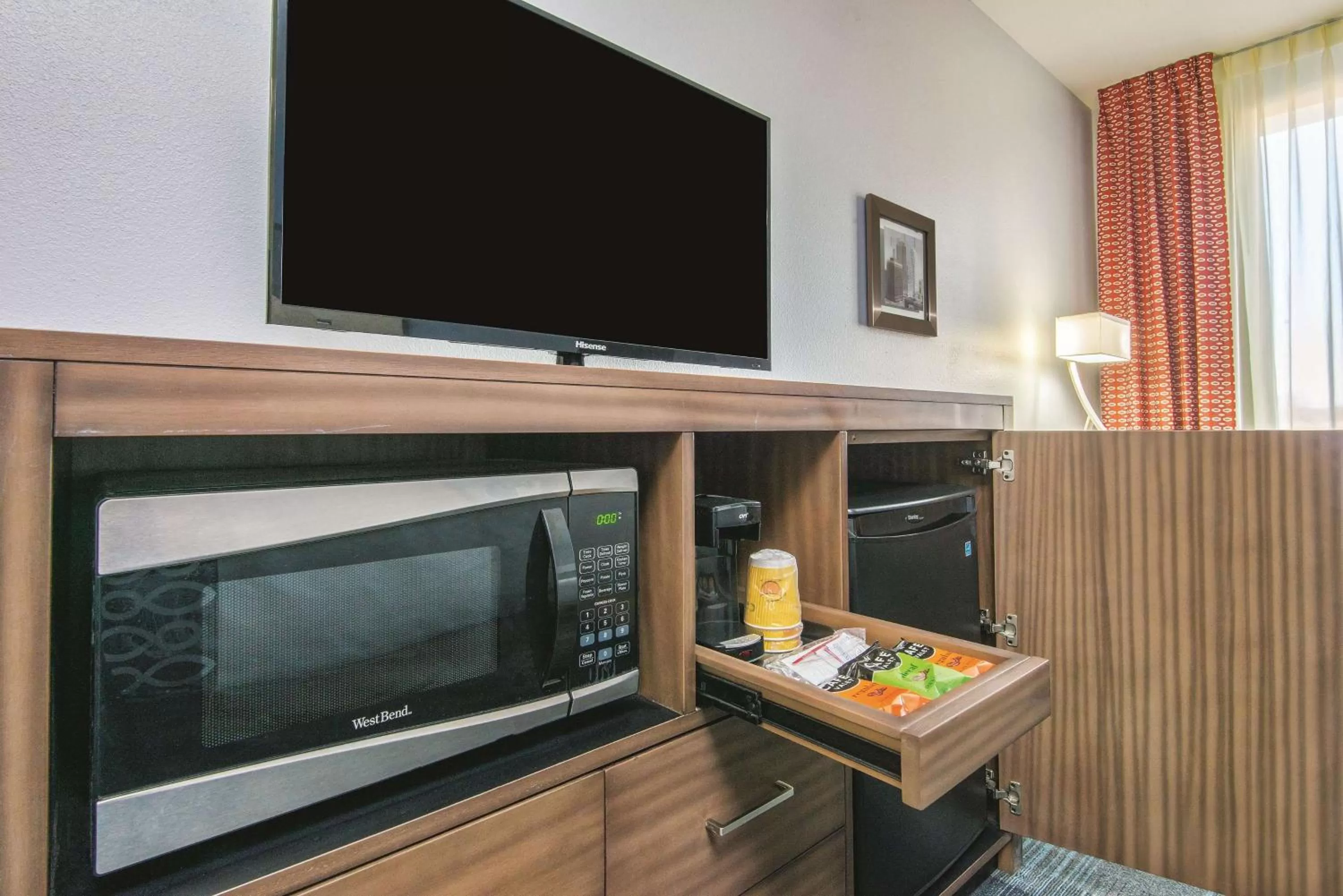 Photo of the whole room in La Quinta by Wyndham Guthrie