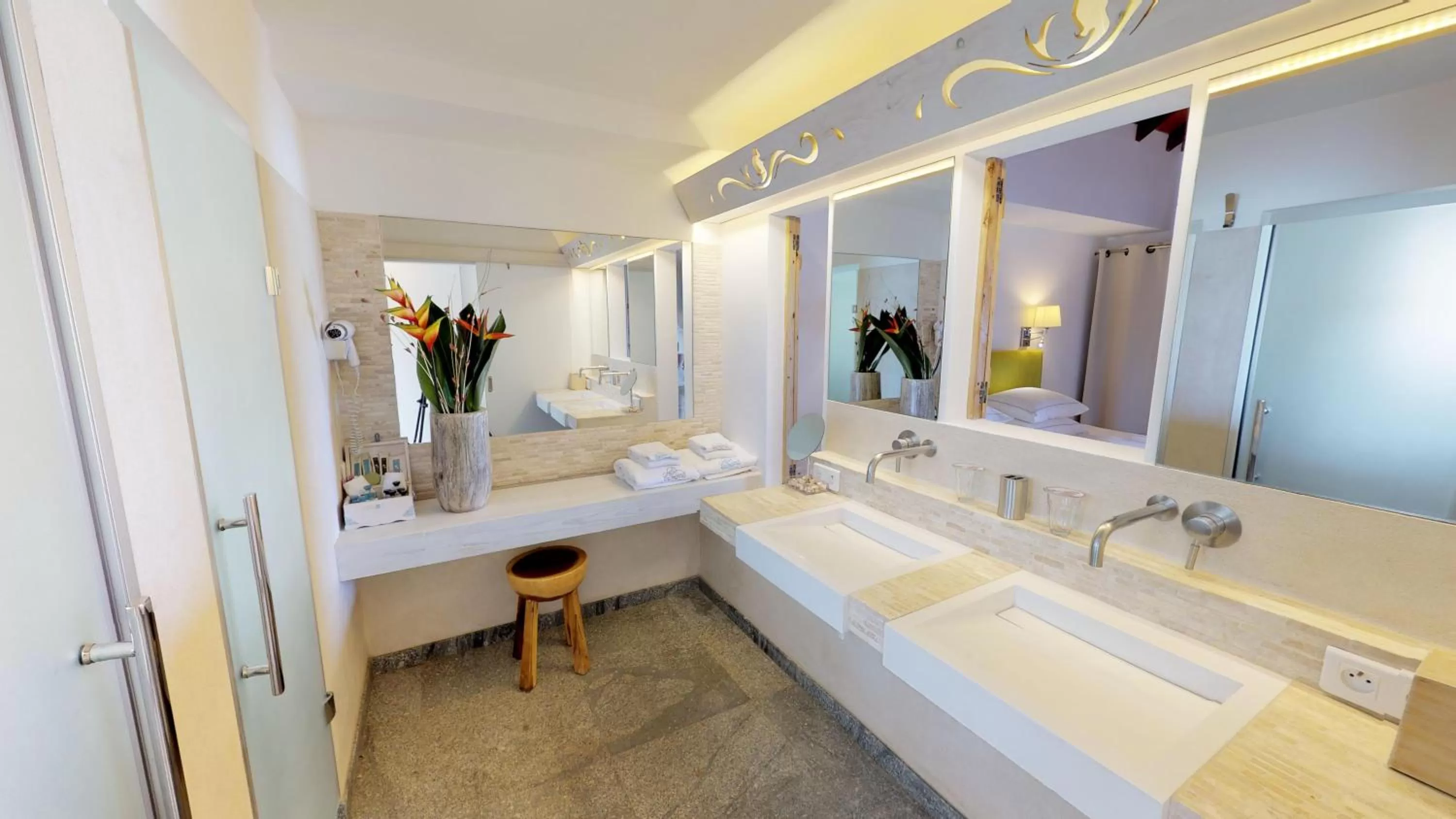 Bathroom in Hotel Les Ondines Sur La Plage