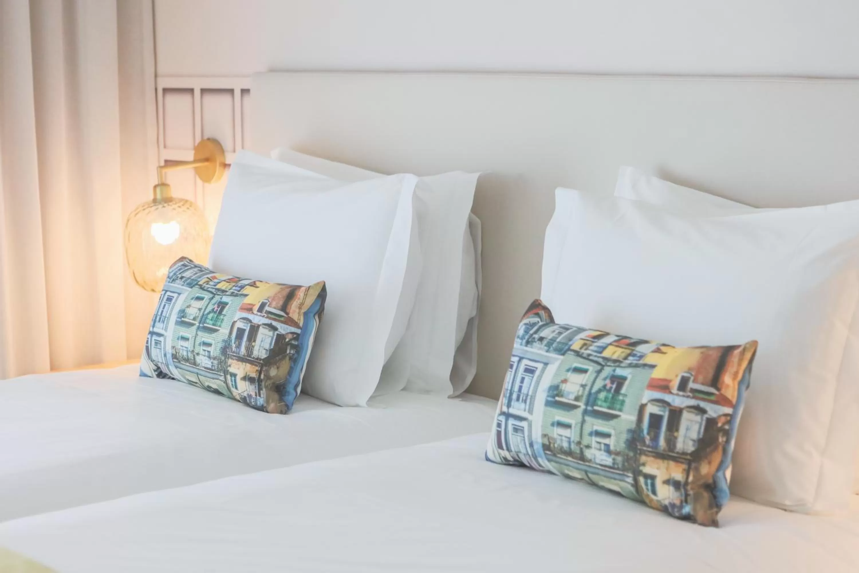 Twin Room with City View in Mouraria Lisboa Hotel