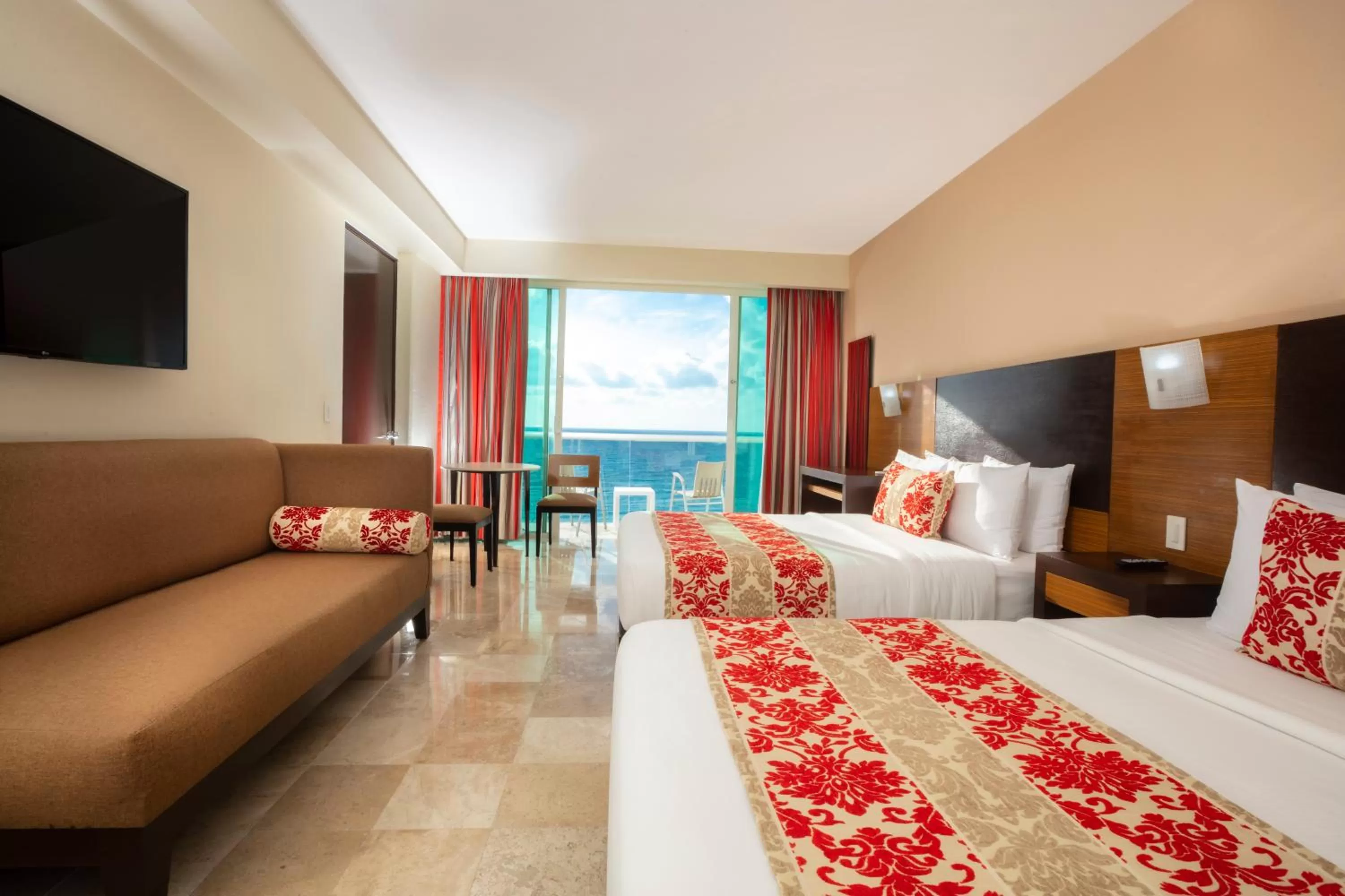 Photo of the whole room, Bed in Krystal Cancun