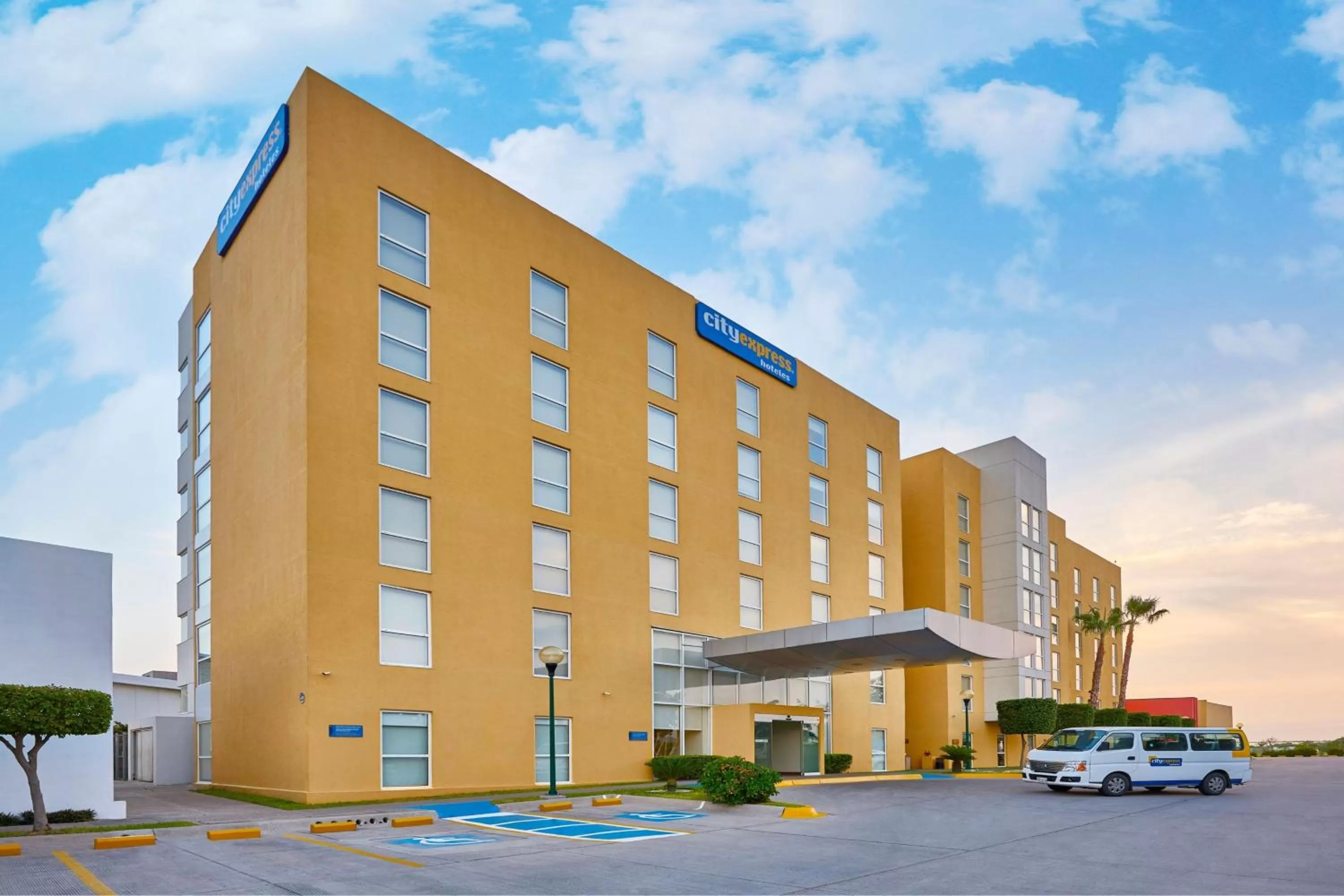Property building in City Express by Marriott Culiacan