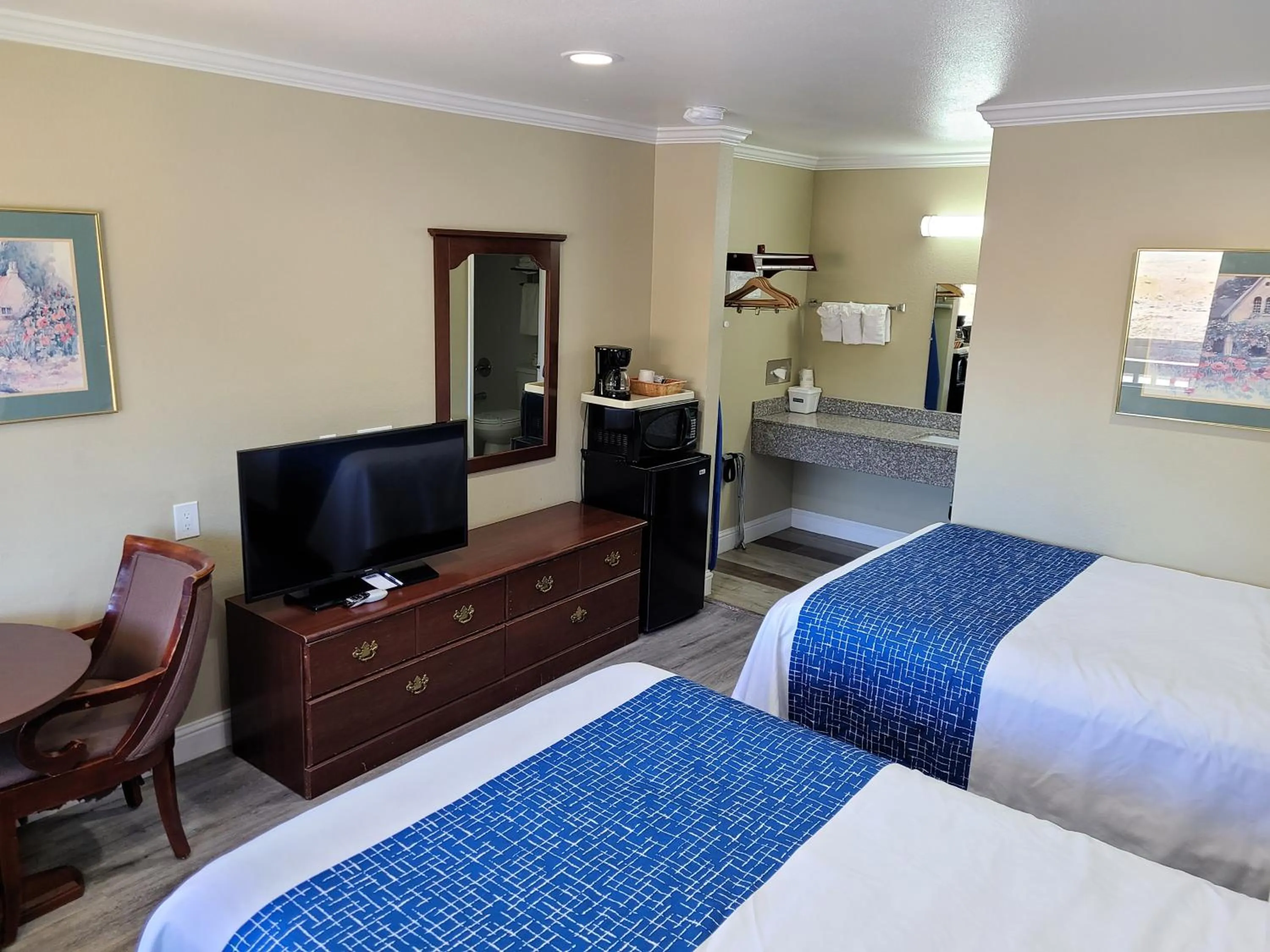 Bedroom, Bed in Travelodge by Wyndham Clearlake