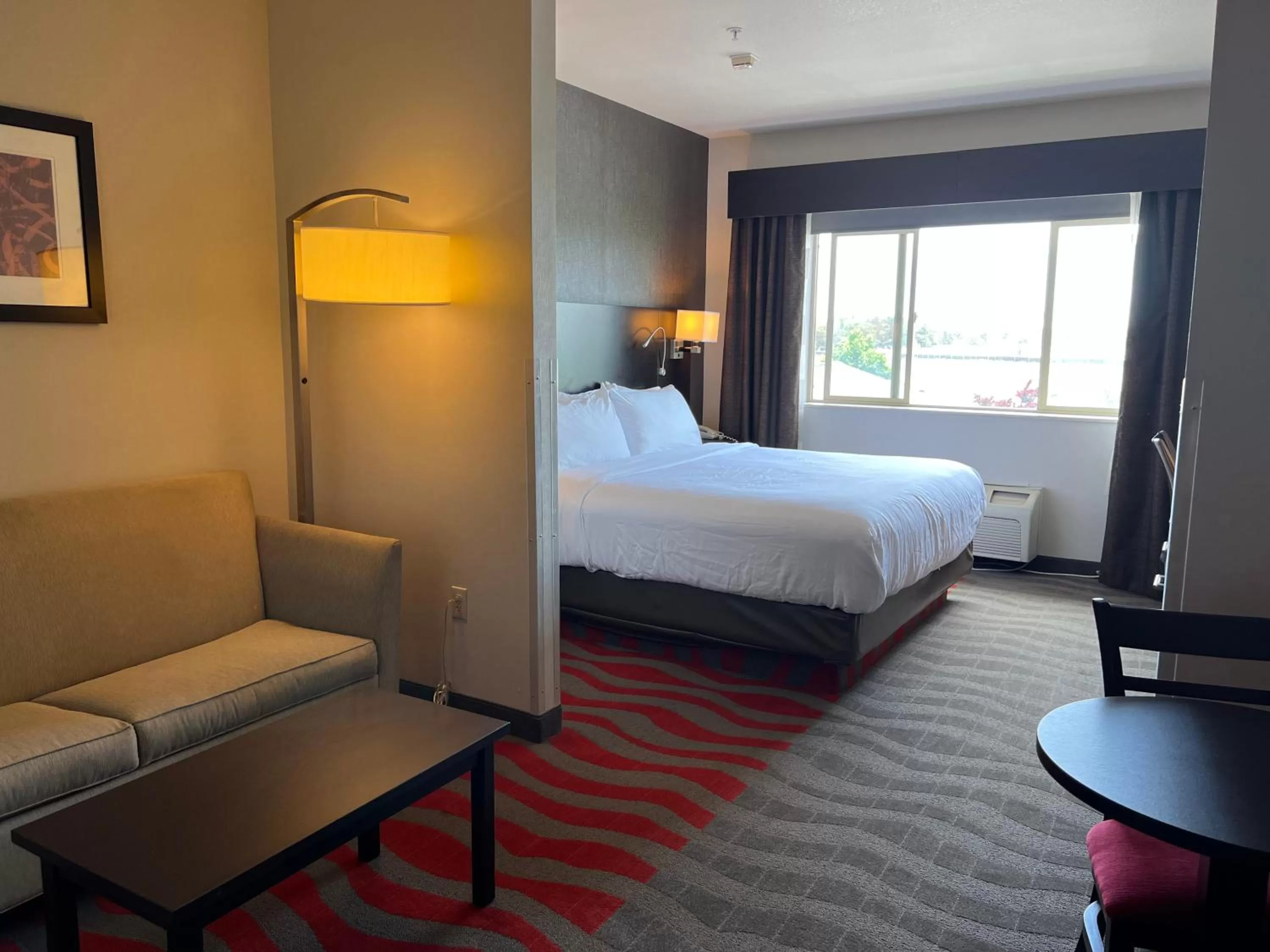 Photo of the whole room, Bed in Comfort Suites