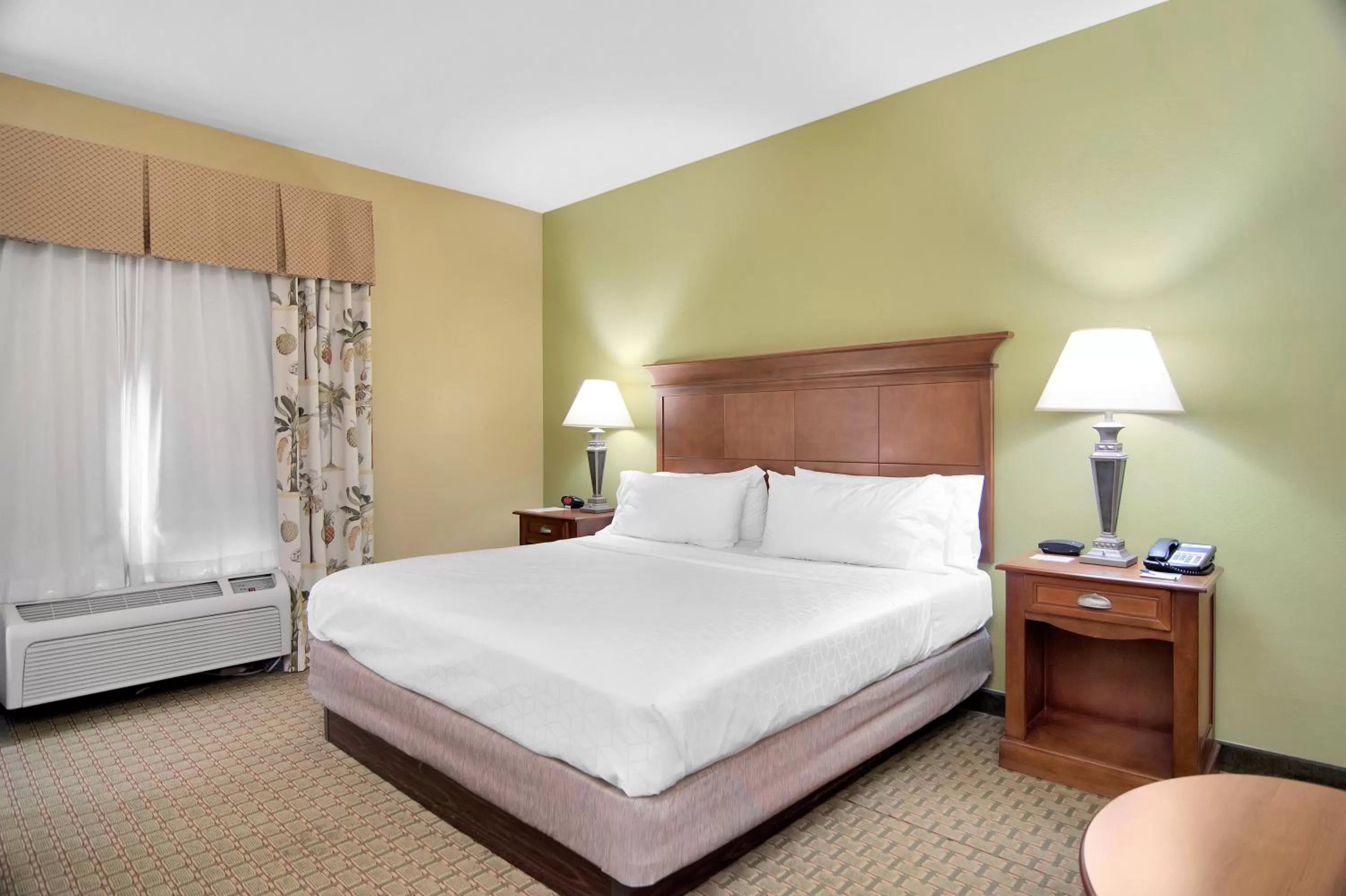 King Room - Mobility Access Tub - Non-Smoking in Holiday Inn Express Hotel & Suites DFW West - Hurst by IHG
