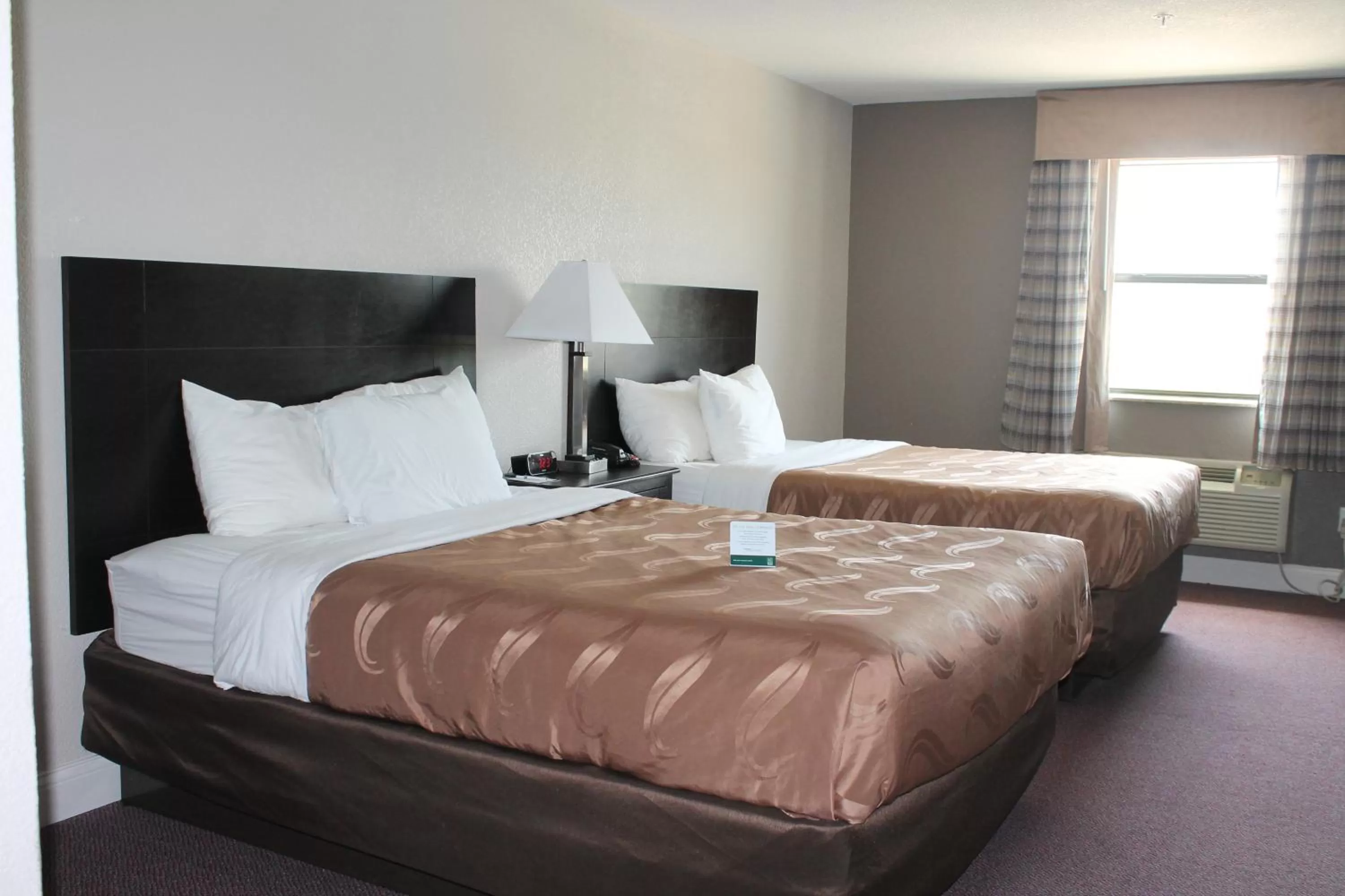 Bed in Quality Inn & Suites Port Arthur - Nederland