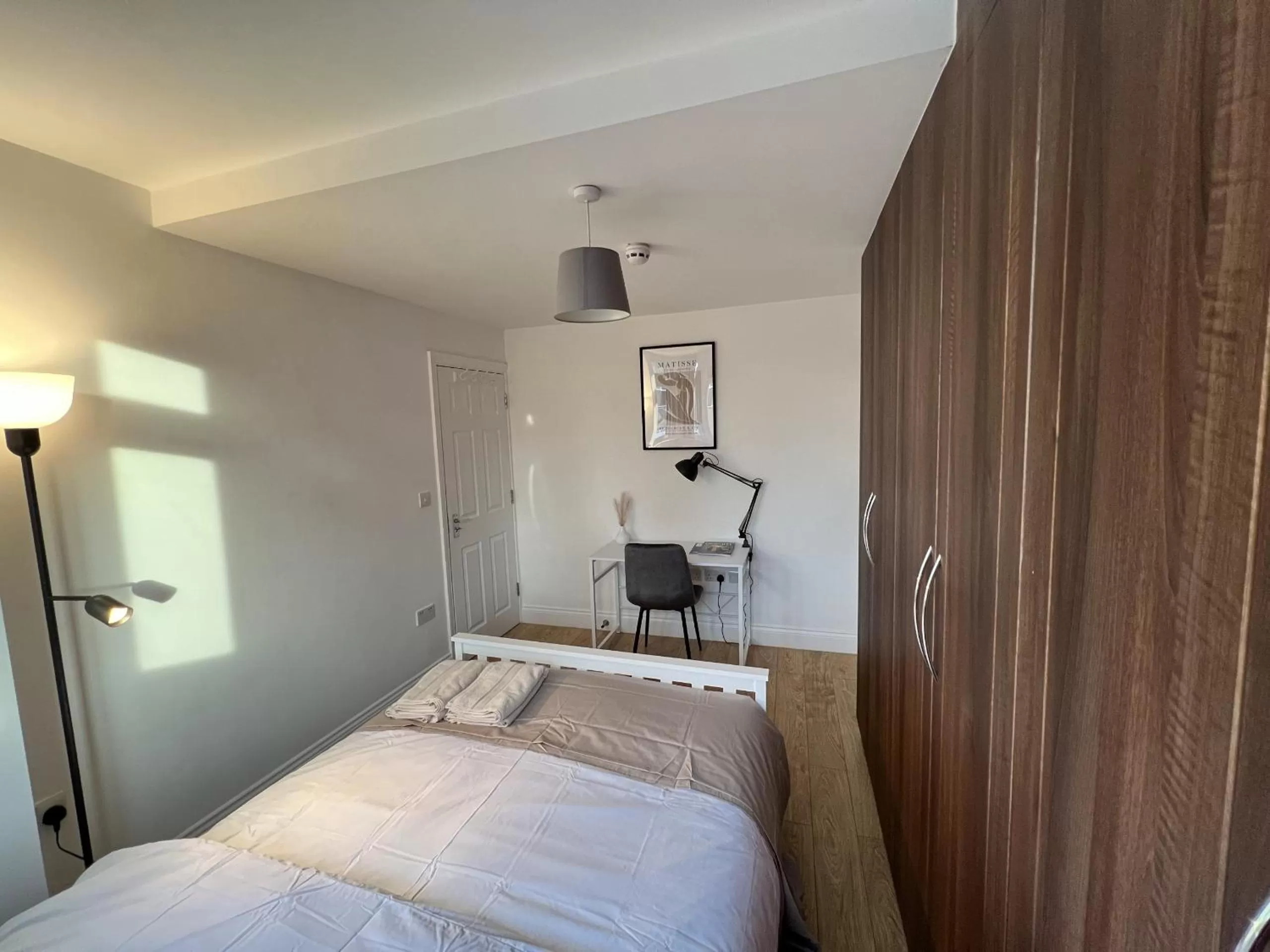 Bedroom, Bed in 4 Wharncliffe Drive