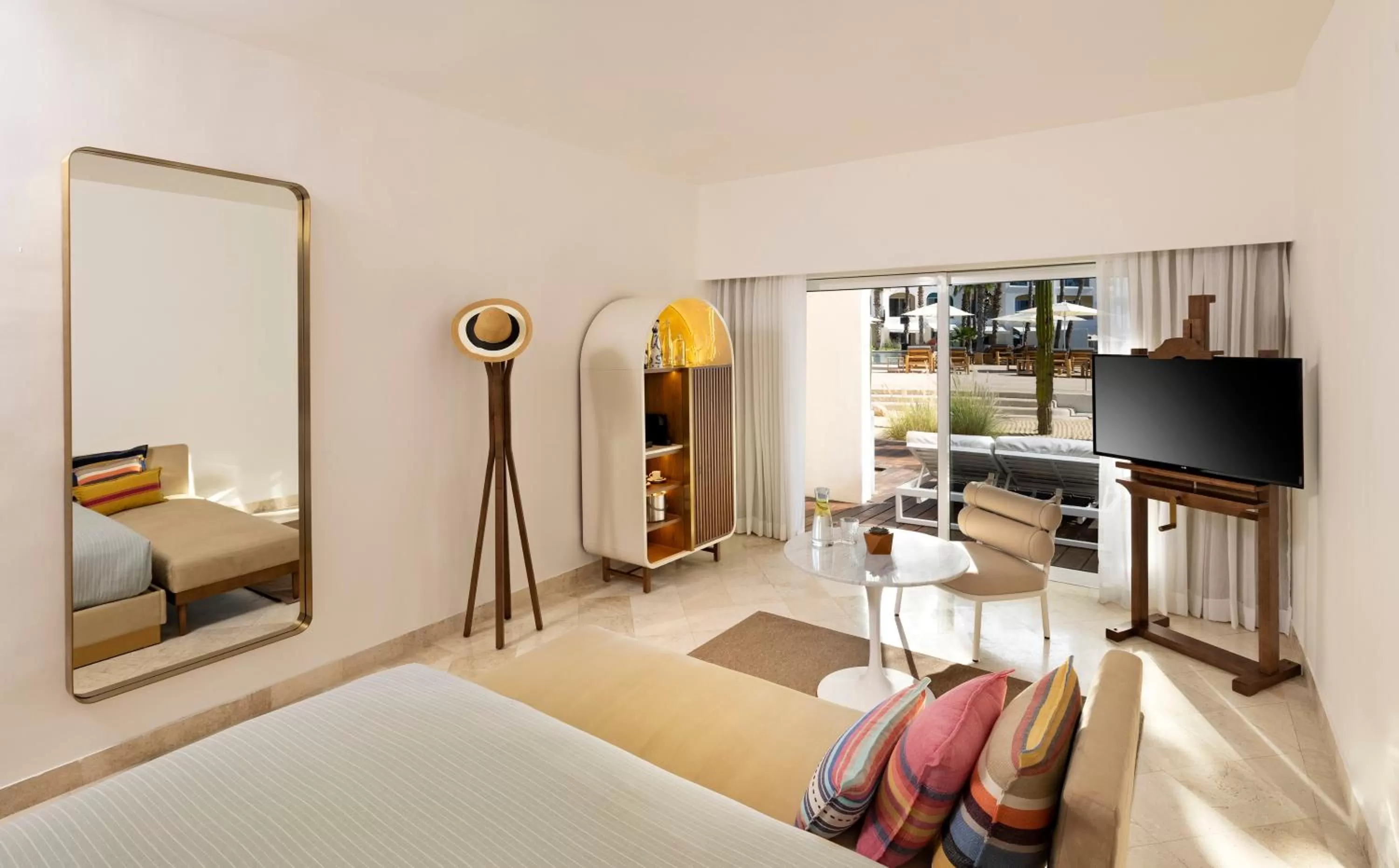 TV and multimedia, Bed in ME Cabo by Meliá