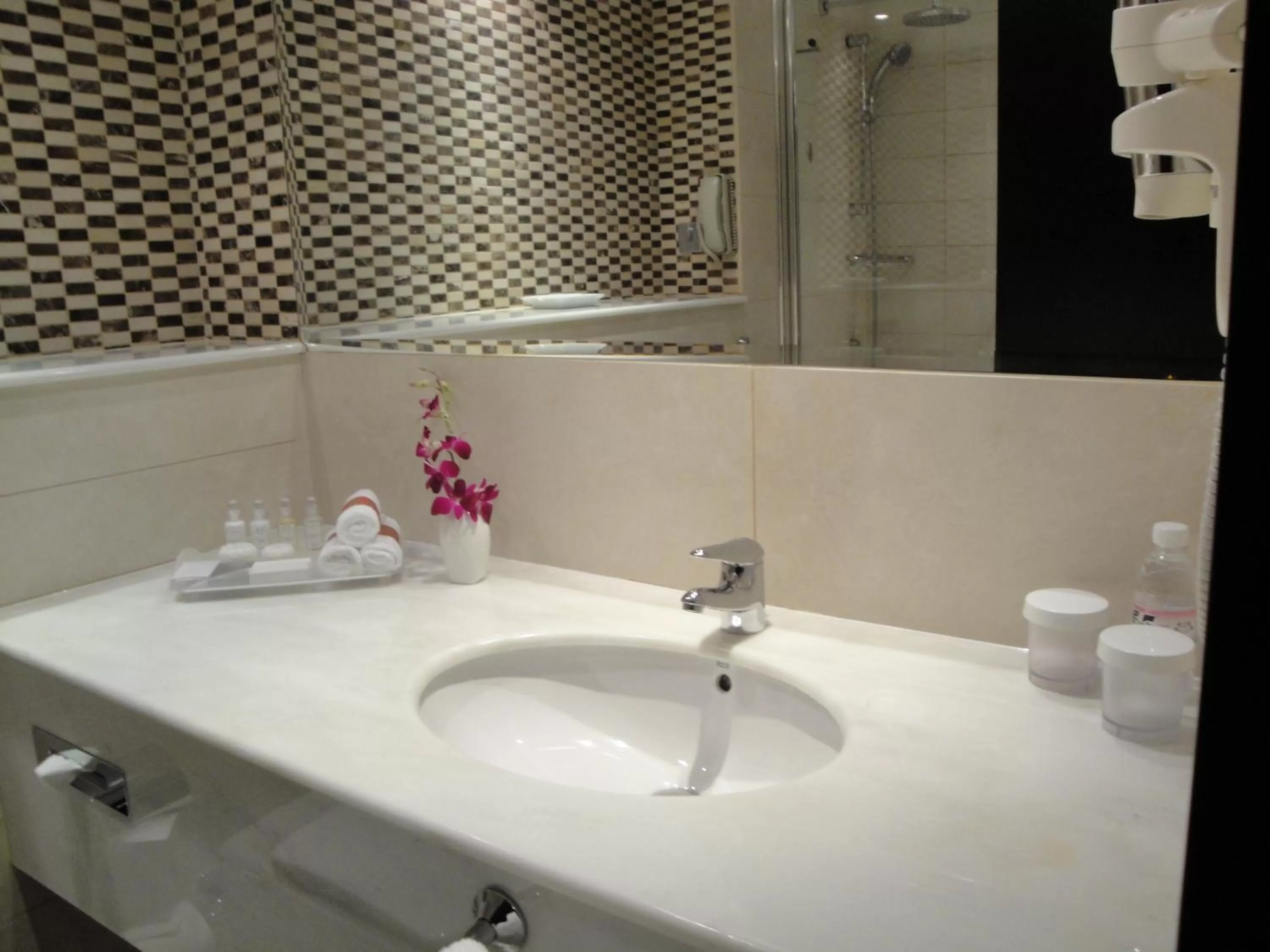 Bathroom in Crowne Plaza Jeddah by IHG