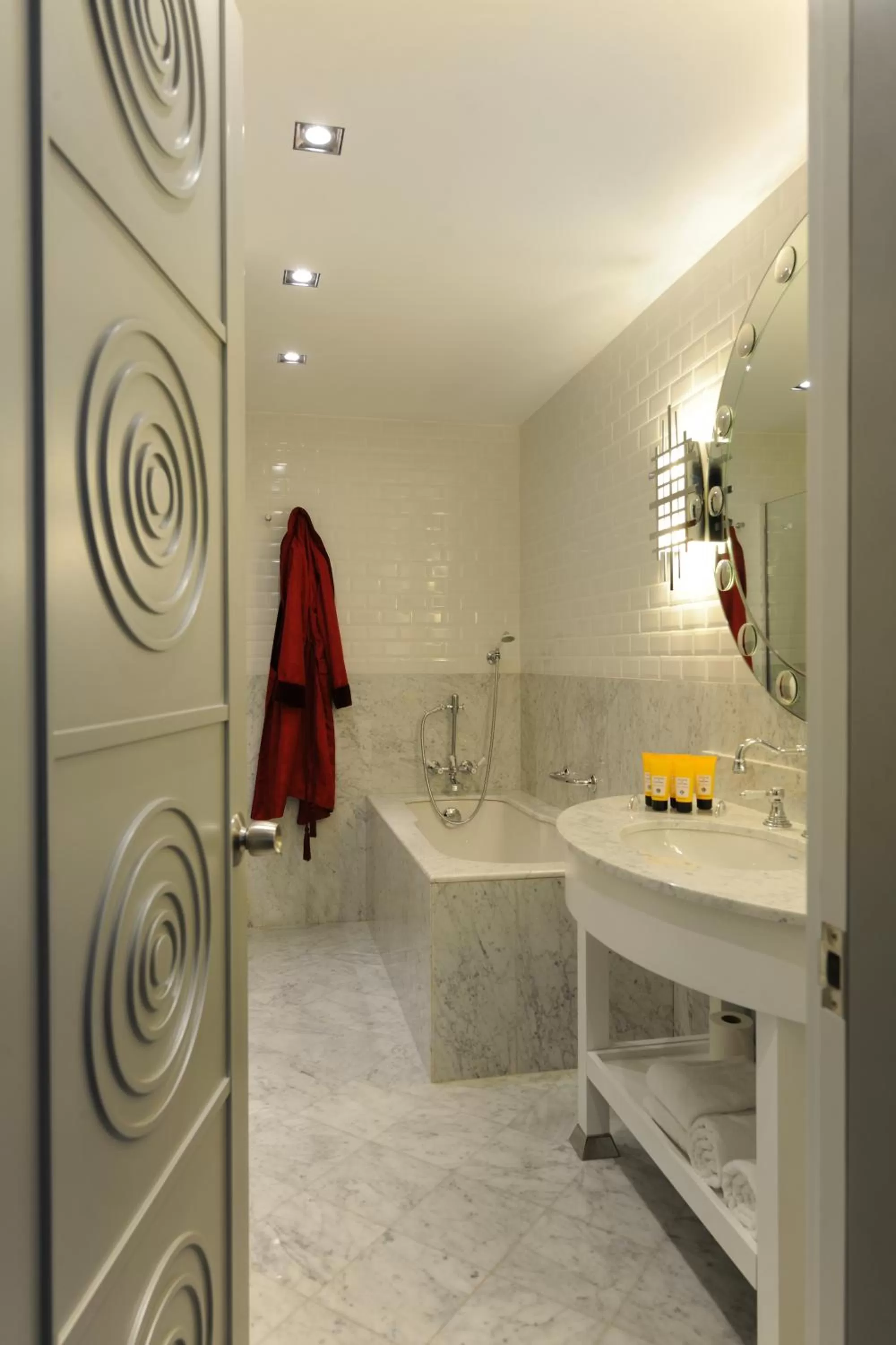 Bathroom in Taxim Hill Hotel