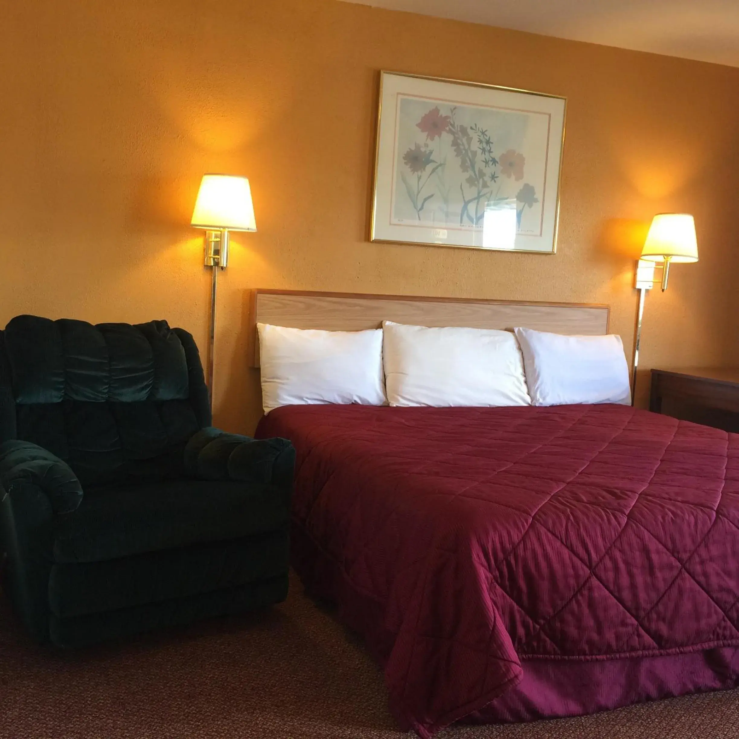 Queen Room-Smoking in Super 7 Motel Queen Room-Smoking in Super 7 Motel