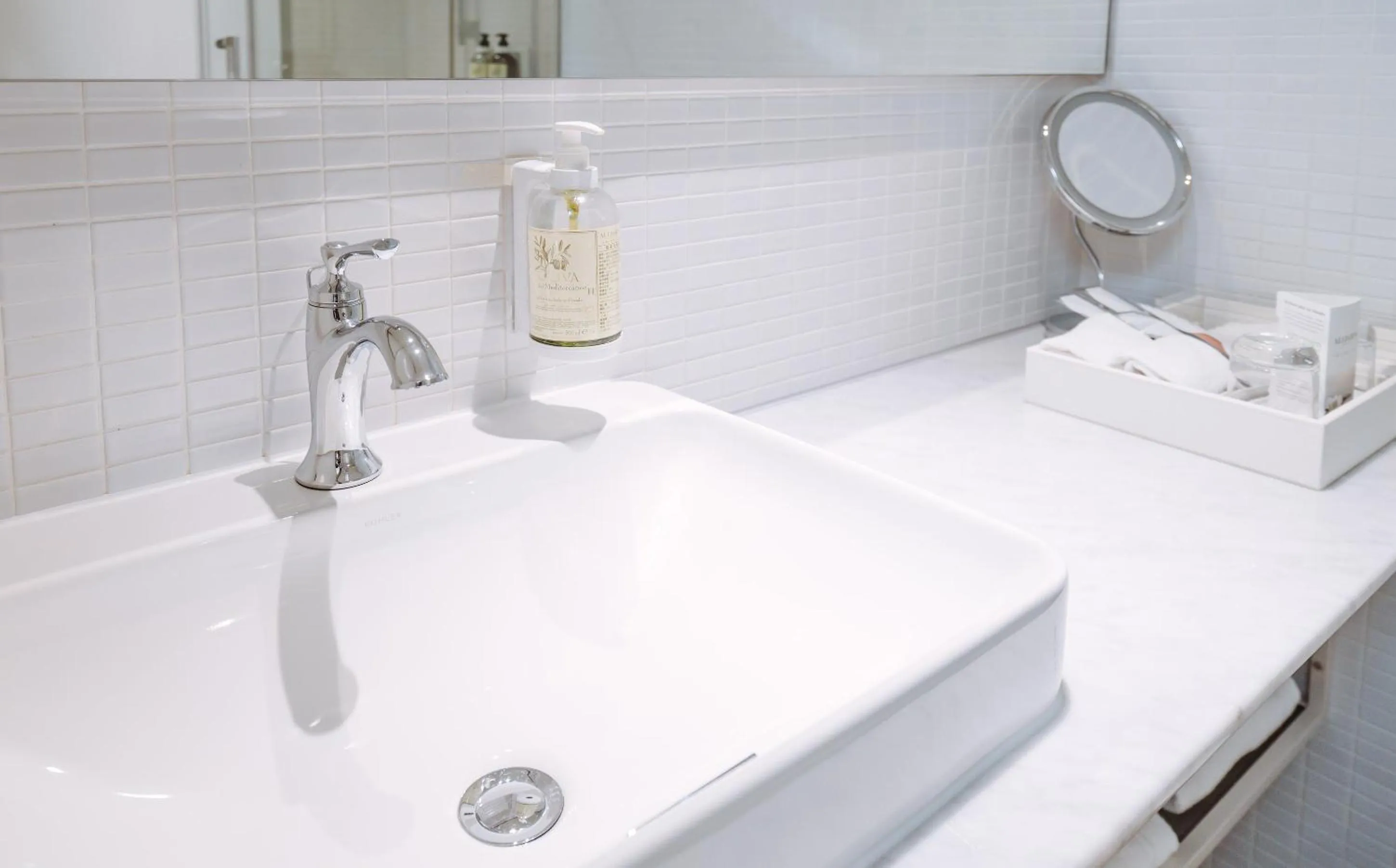 Bathroom in Hôtel de Ľeau