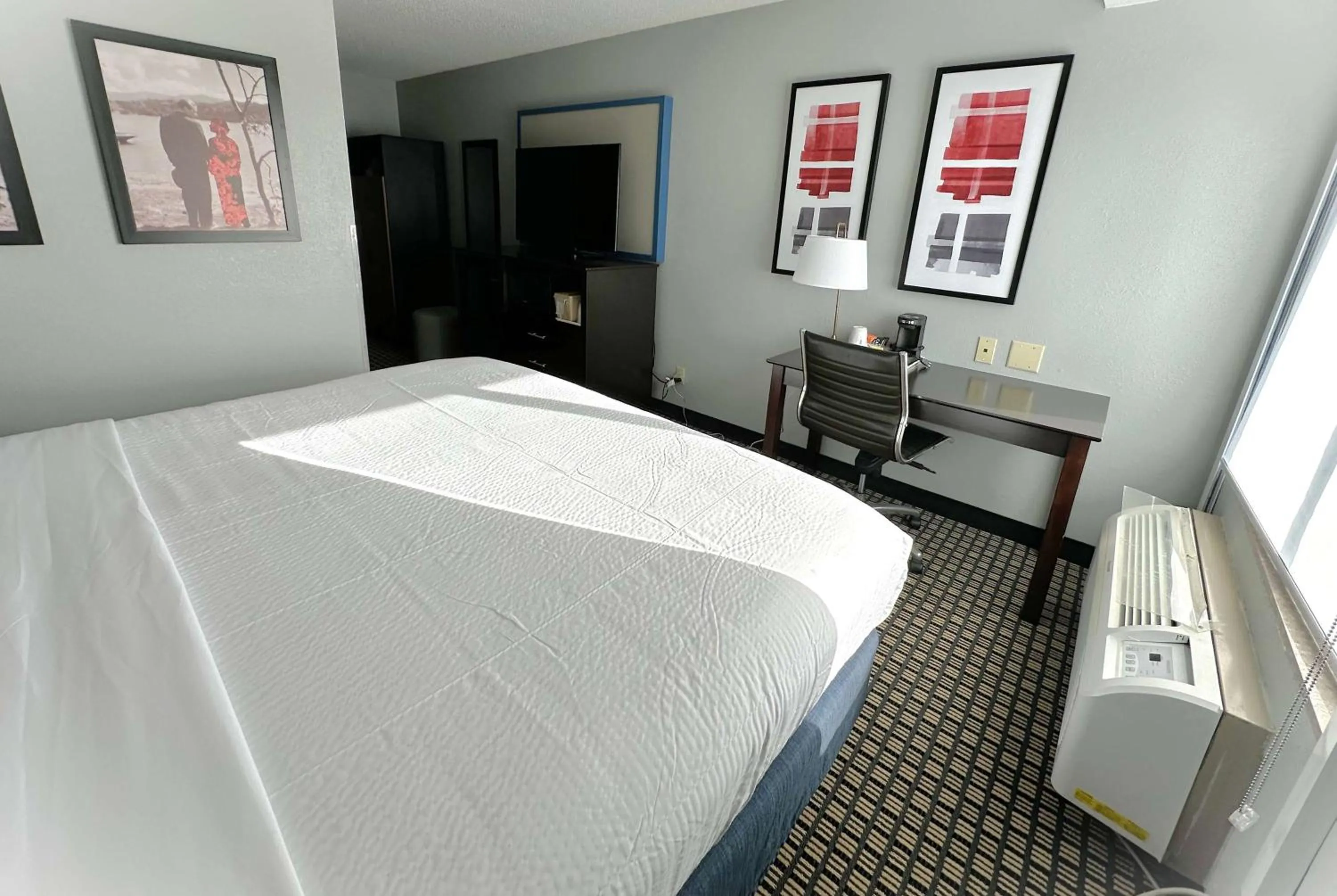 Photo of the whole room, Bed in Quality Inn Reedsburg