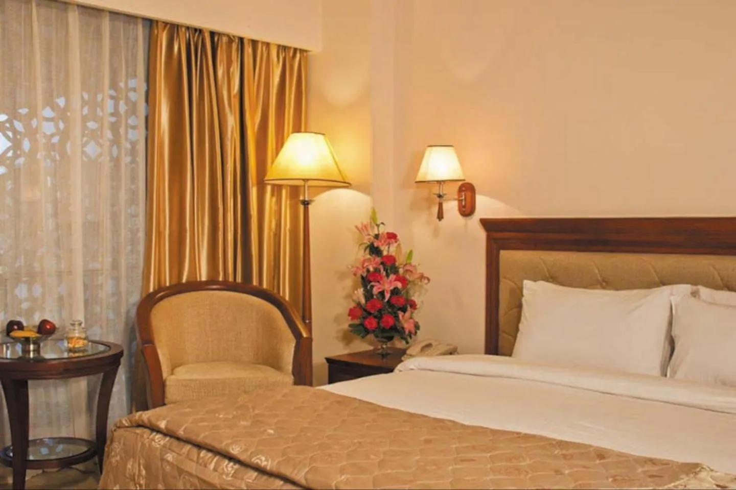 Bed in Clarion Bella Casa at Airport