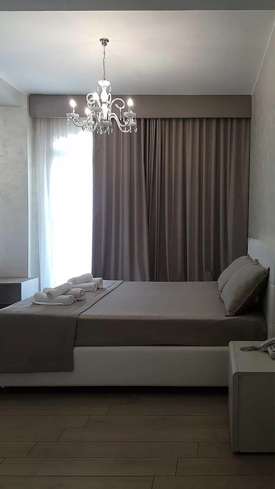 Photo of the whole room in Hotel Aurora