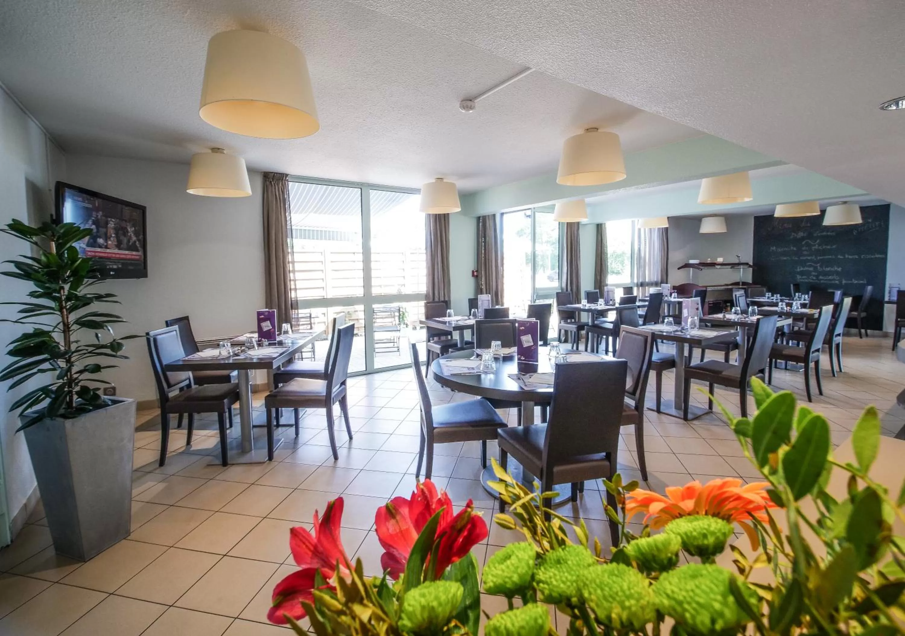 Restaurant/places to eat in Hôtel Inn Design Resto Novo Le Mans