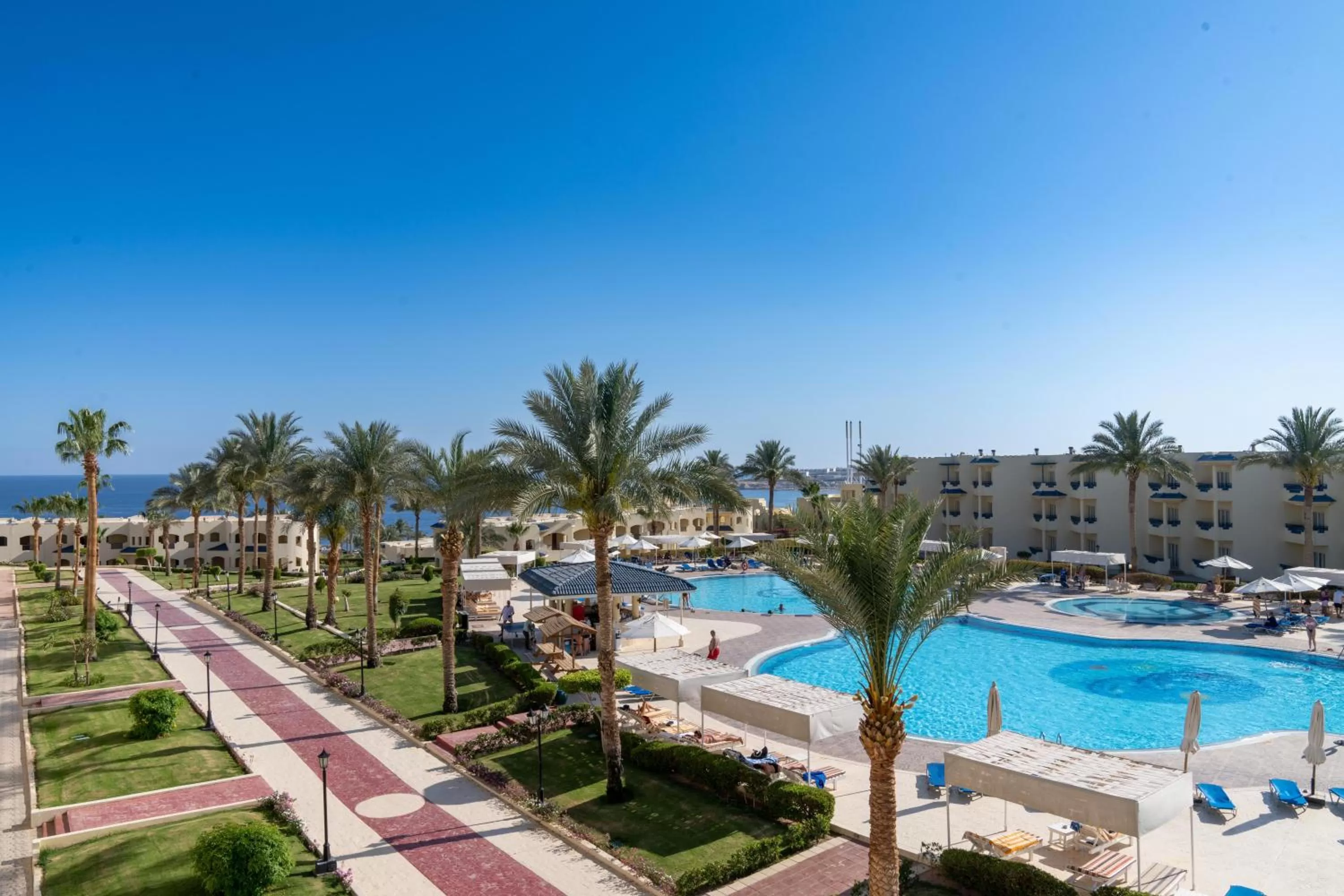 Swimming pool in Grand Oasis Resort