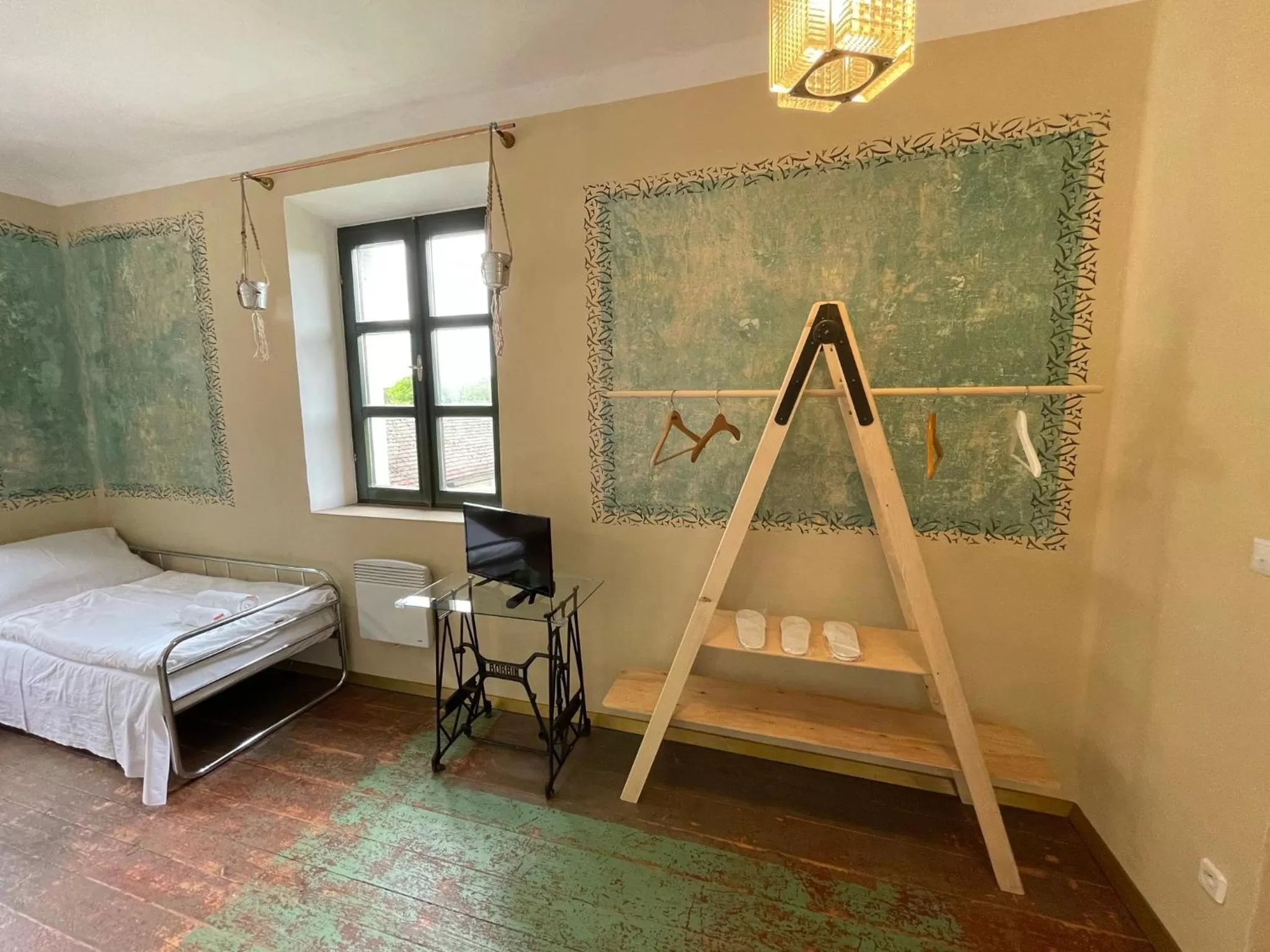 Bed in HARABURDI® Recyclart Hotel