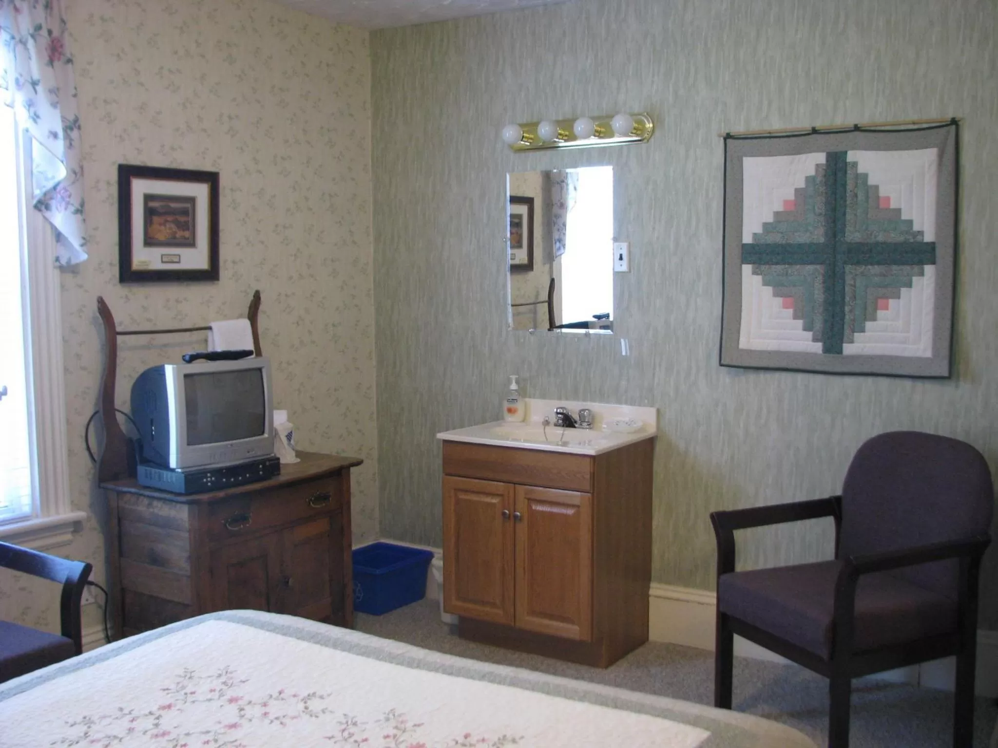 Photo of the whole room in Bayside Inn