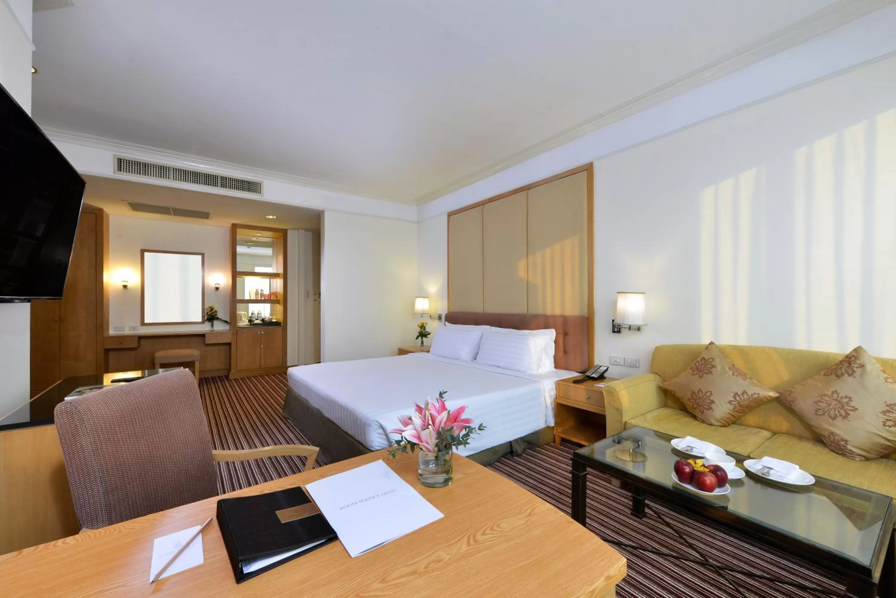 Bedroom, Bed in Miracle Grand Convention Hotel