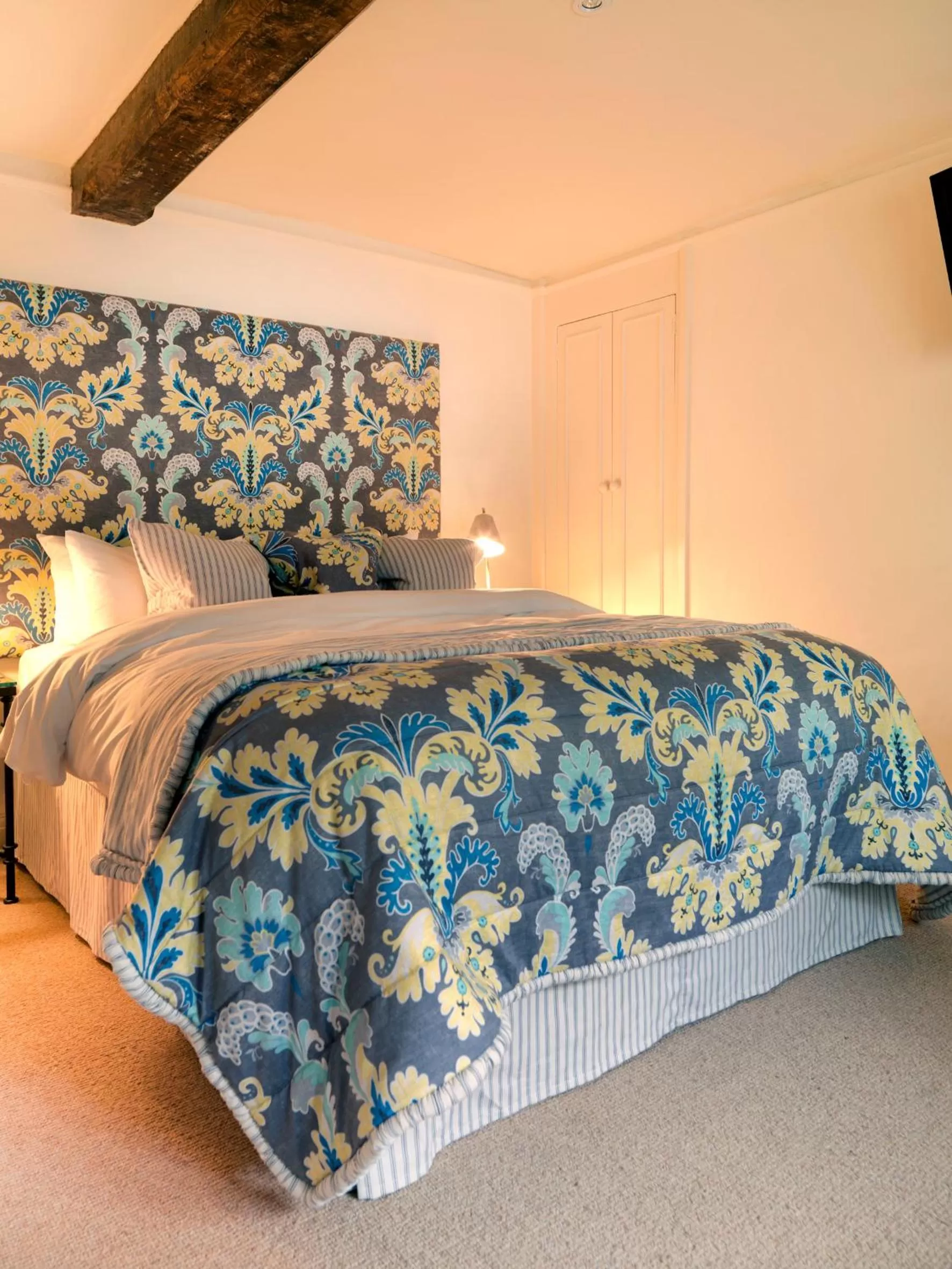 Bed in The Bear Of Rodborough Hotel