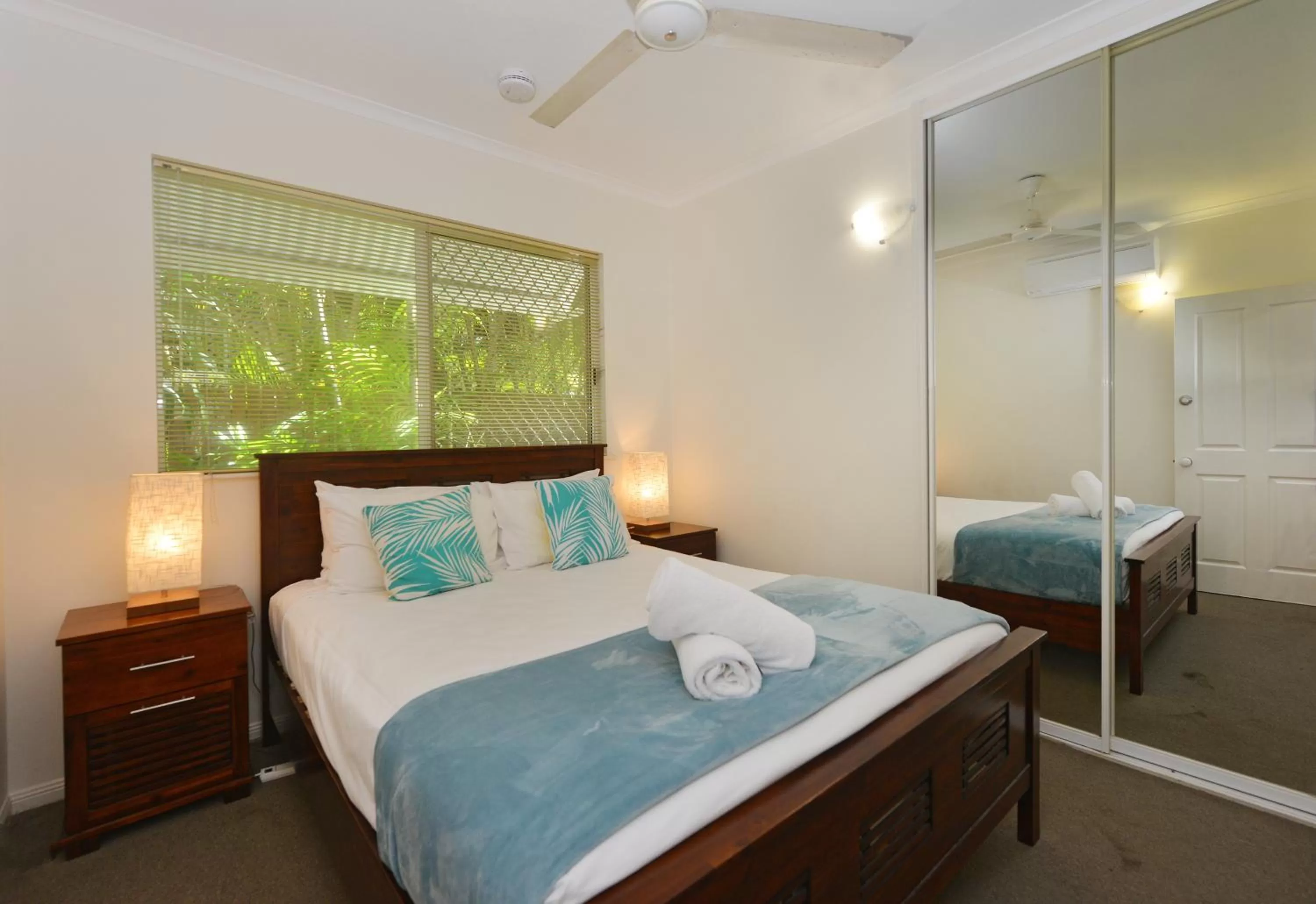 Bedroom, Bed in Seascape Holidays - Tropic Sands