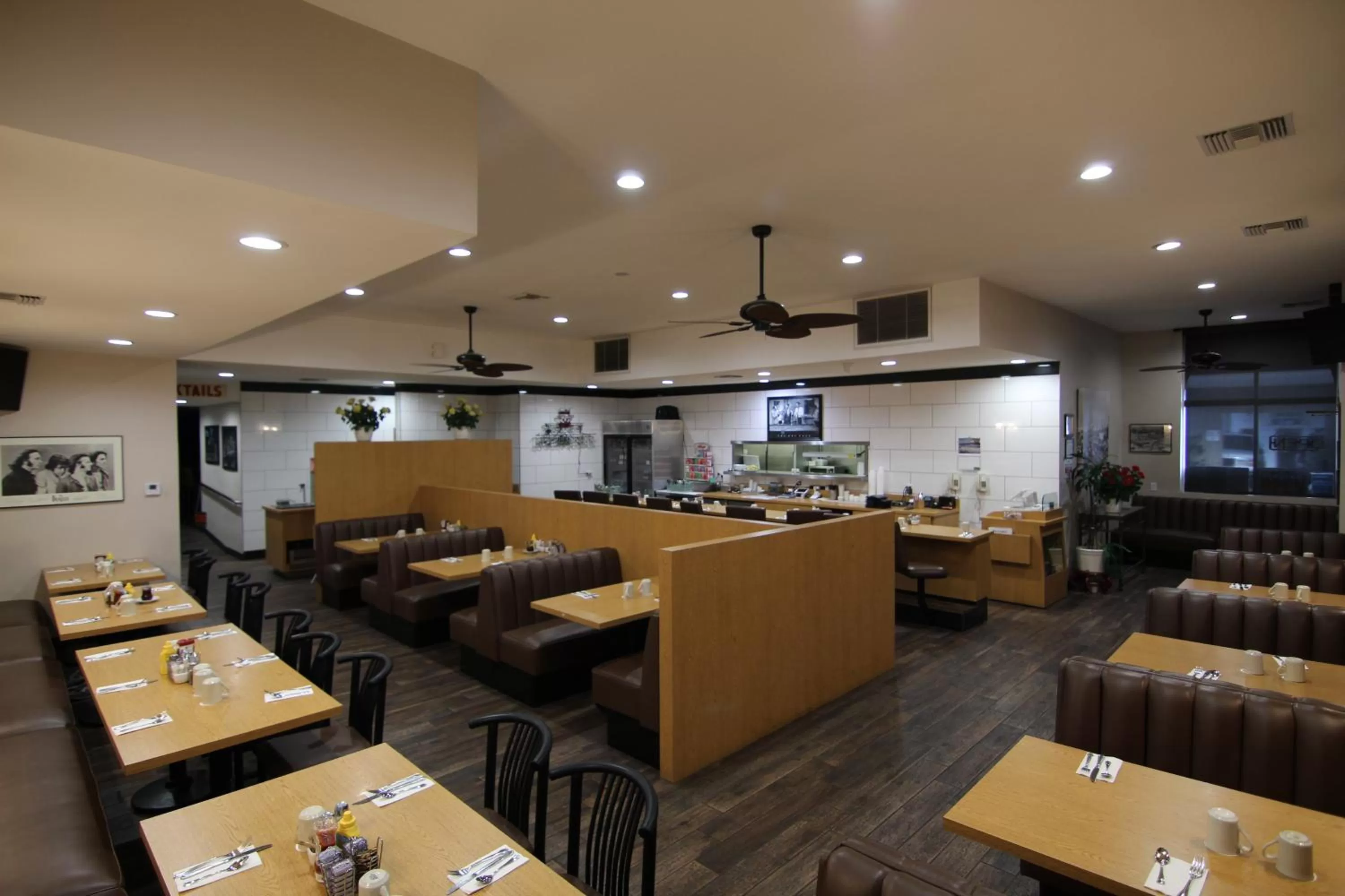 Restaurant/places to eat in Dunes Inn - Sunset