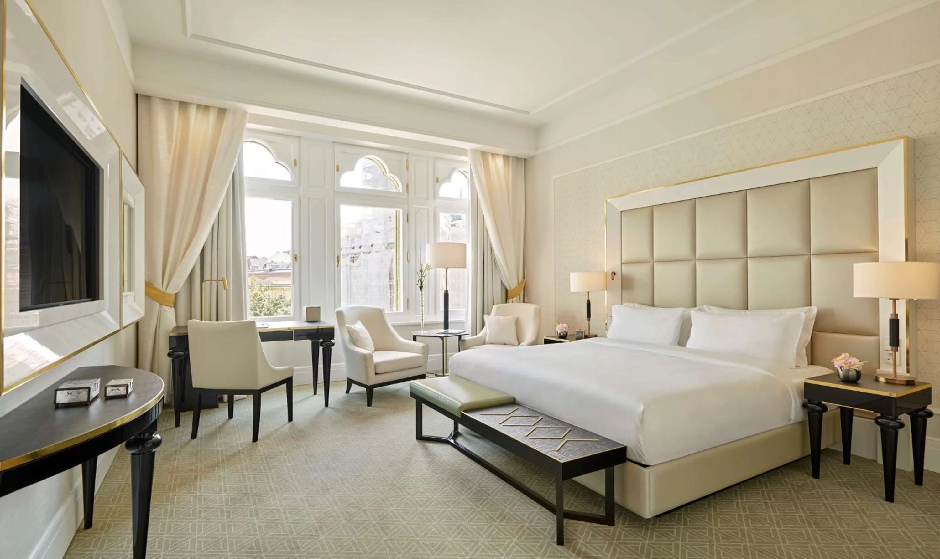 Bedroom, Bed in Párisi Udvar Hotel Budapest, part of Hyatt