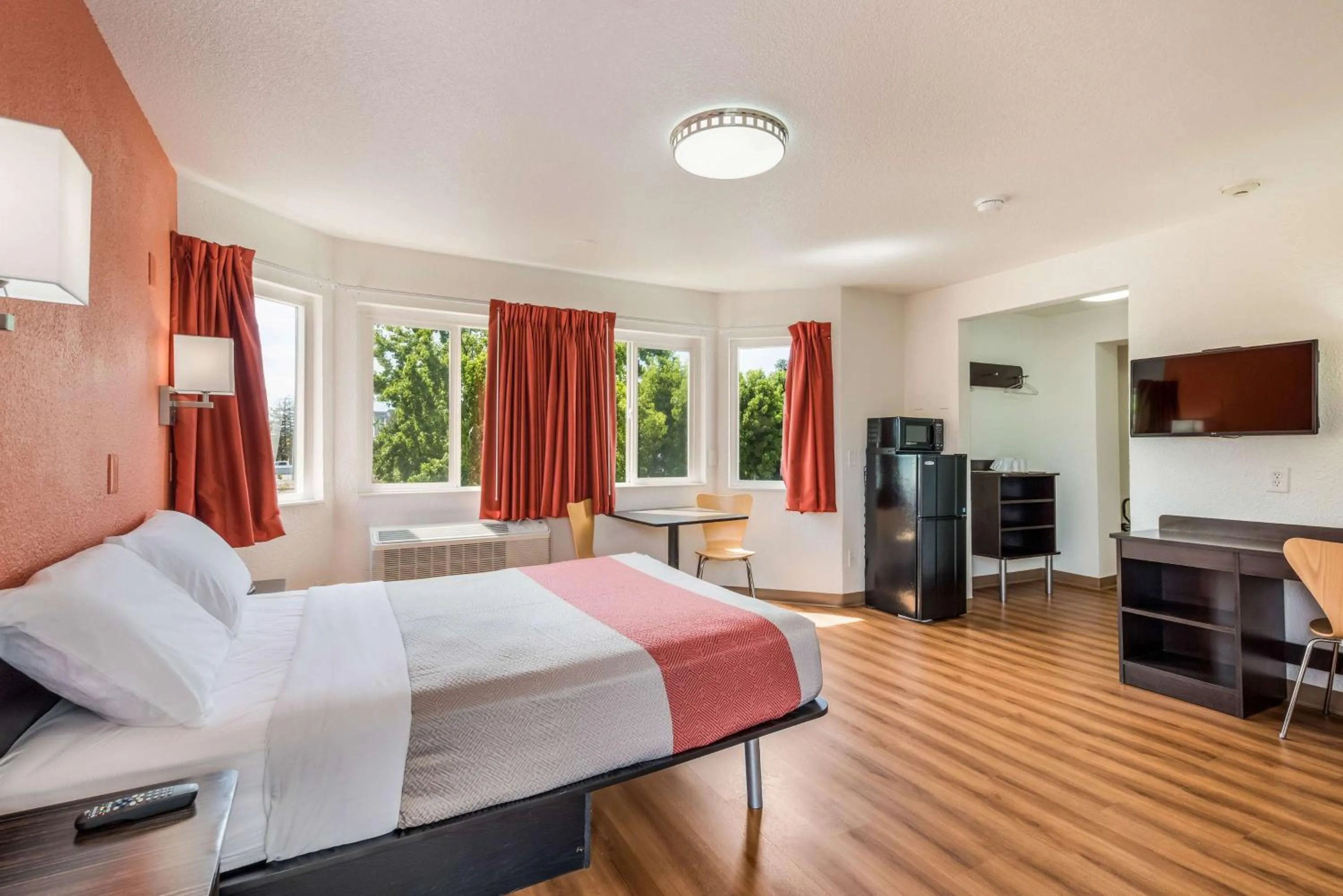 Bedroom, Bed in Motel 6-Rohnert Park, CA