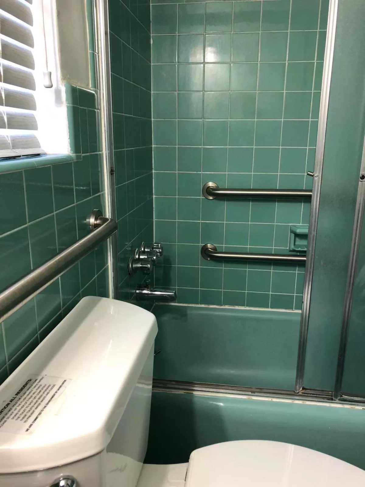 Bathroom in May-Dee Suites in Florida