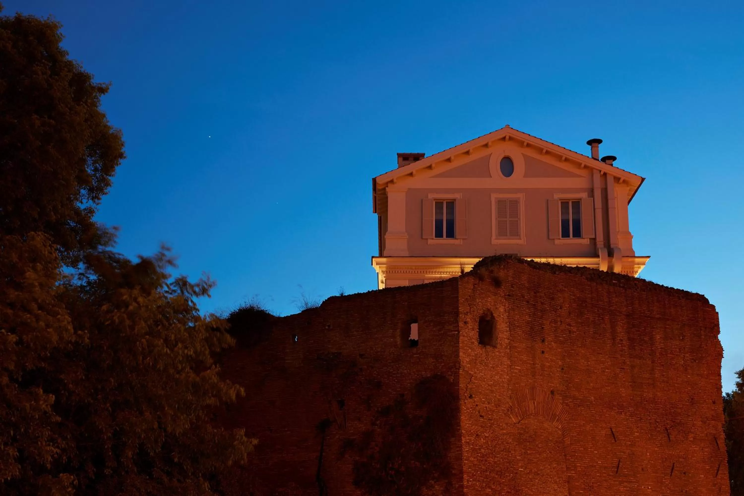 Facade/entrance in Hotel The Building