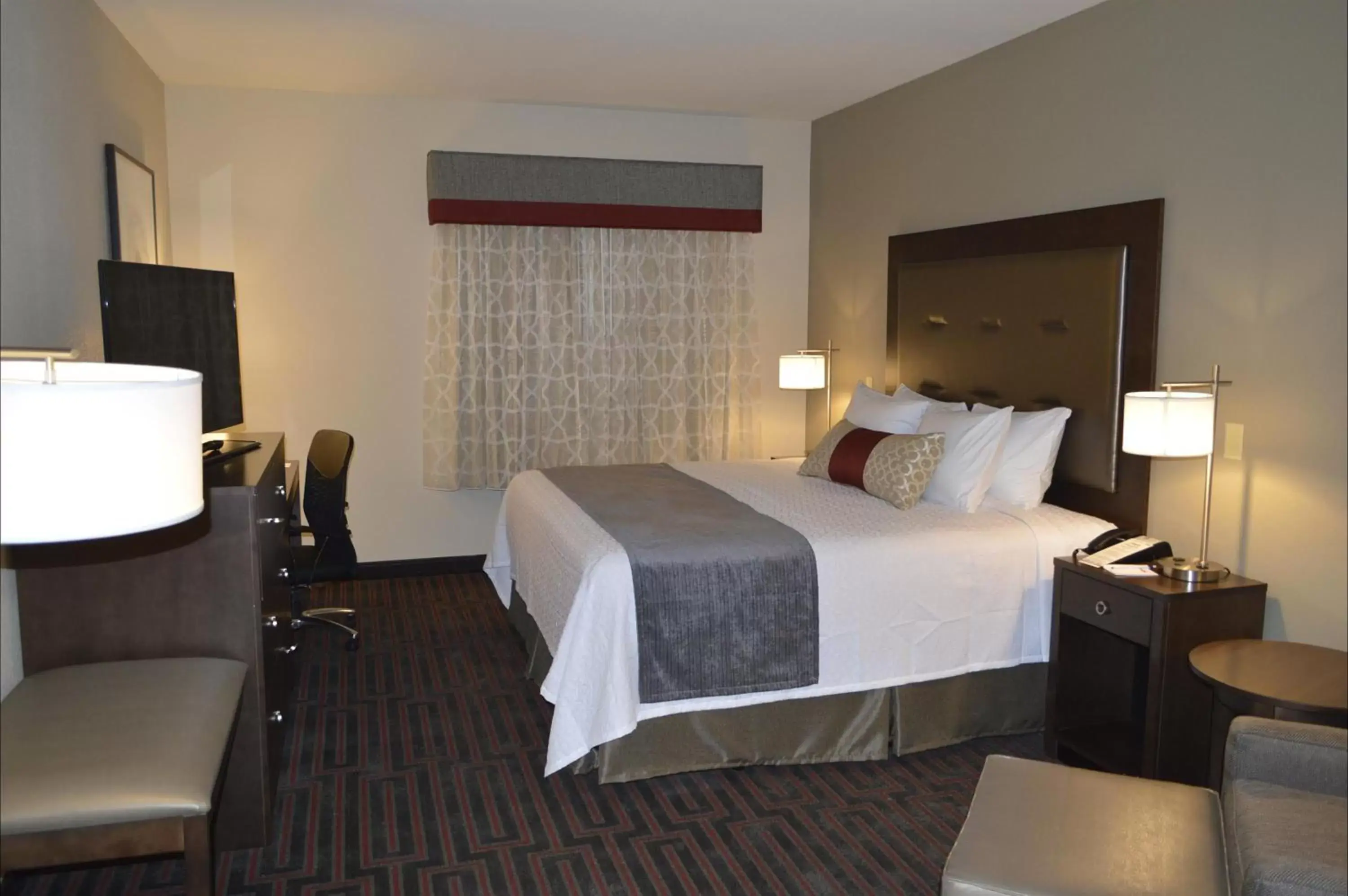 King Room with Roll-In Shower - Mobility Access in Best Western Plus Stevens County Inn King Room with Roll-In Shower - Mobility Access in Best Western Plus Stevens County Inn