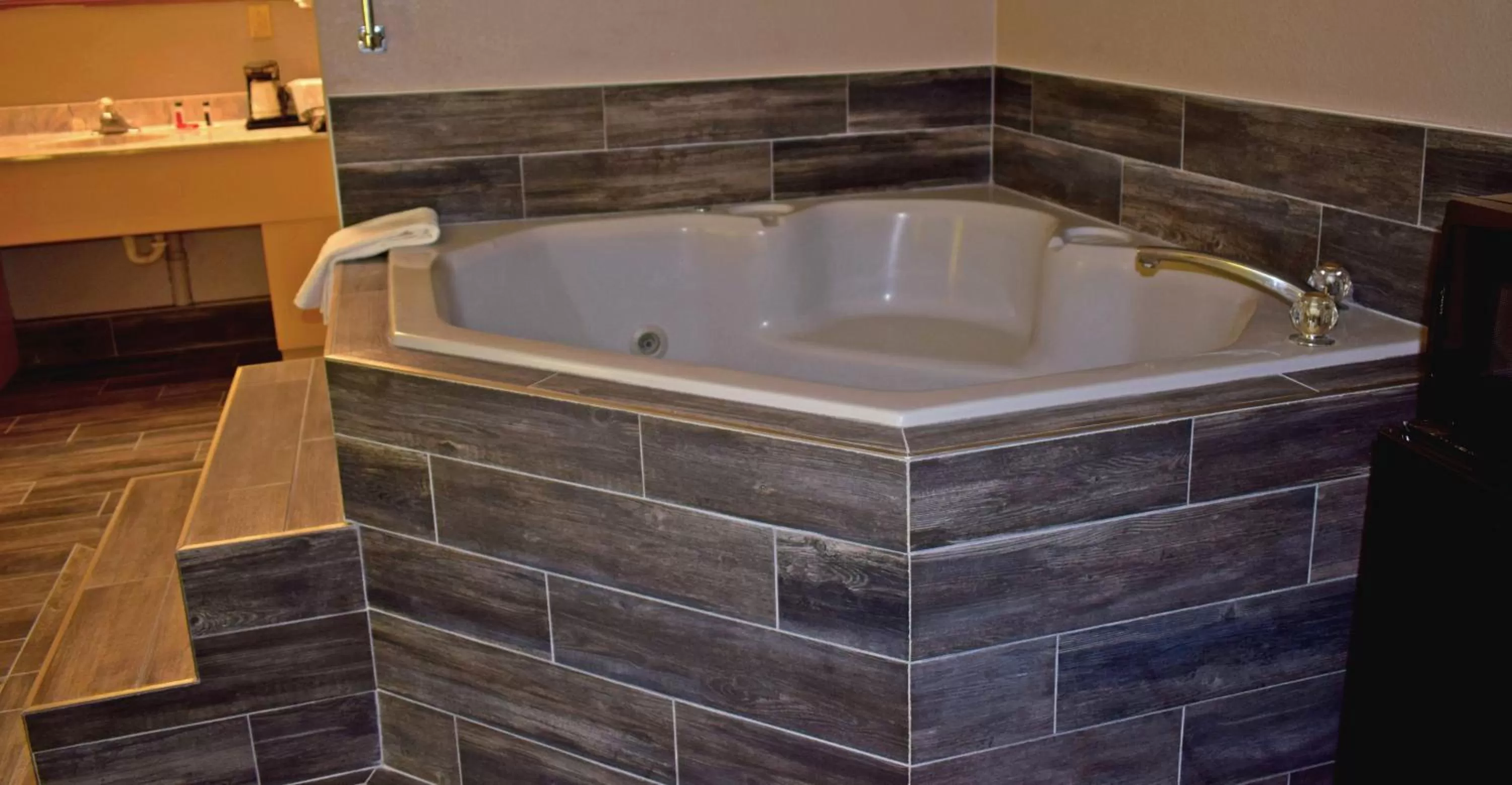 King Studio Suite - Non-Smoking in Super 8 by Wyndham Fort Chiswell Wytheville Area