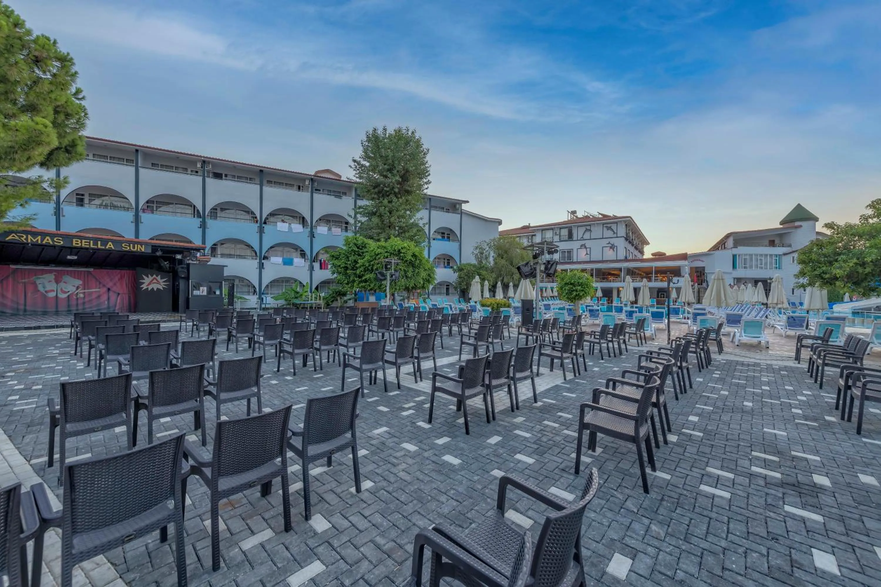 Evening entertainment in Armas Bella Sun